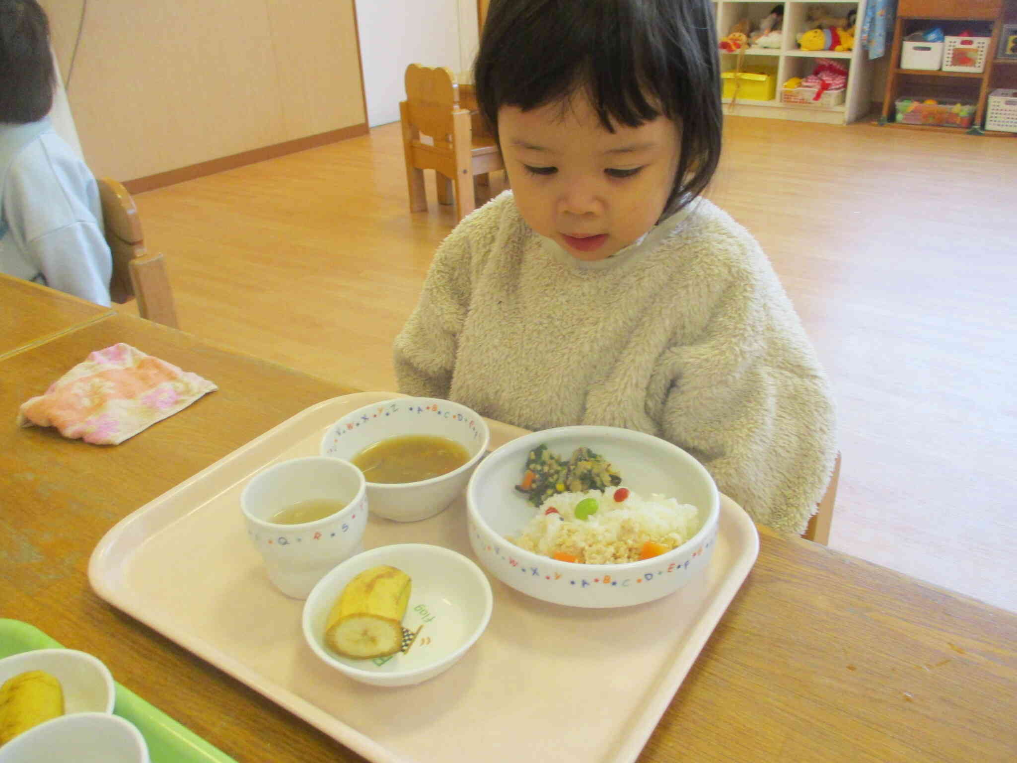 給食も鬼だ…でもおいしそう！