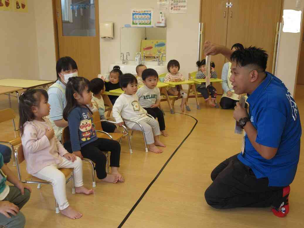 ひよこ組（0歳児）・あひる組（1歳児）・うさぎ組（2歳児）英語教室