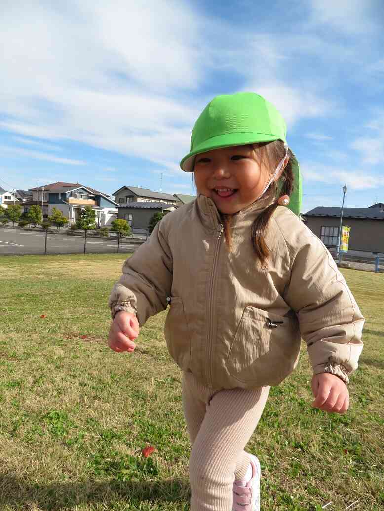 ひよこ組（0歳児）あひる組（1歳児）うさぎ組（2歳児）戸外遊びの様子から