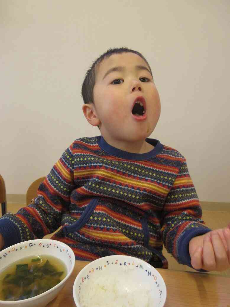 私たちも食レポに参加しますよ♡あひる組・うさぎ組（1・2歳児）