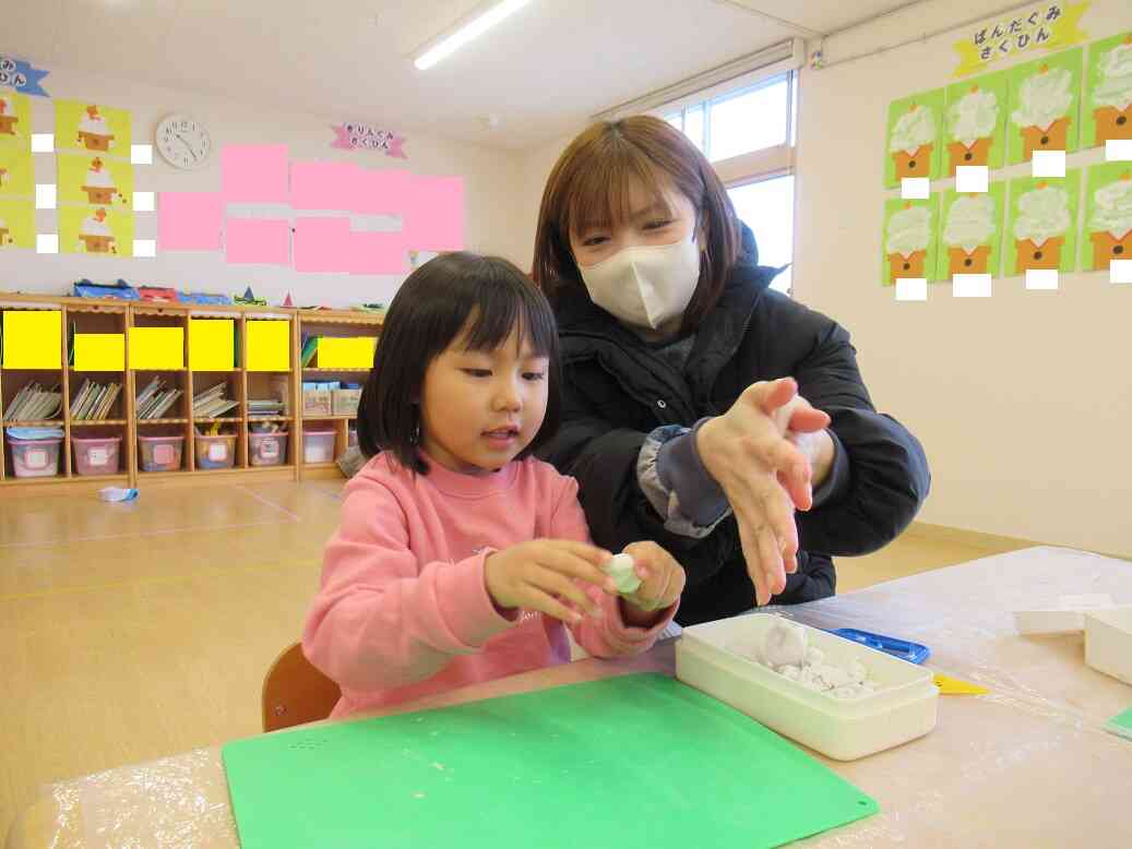 粘土遊びの様子から