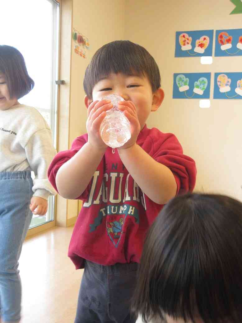 氷、つかまえた～♪