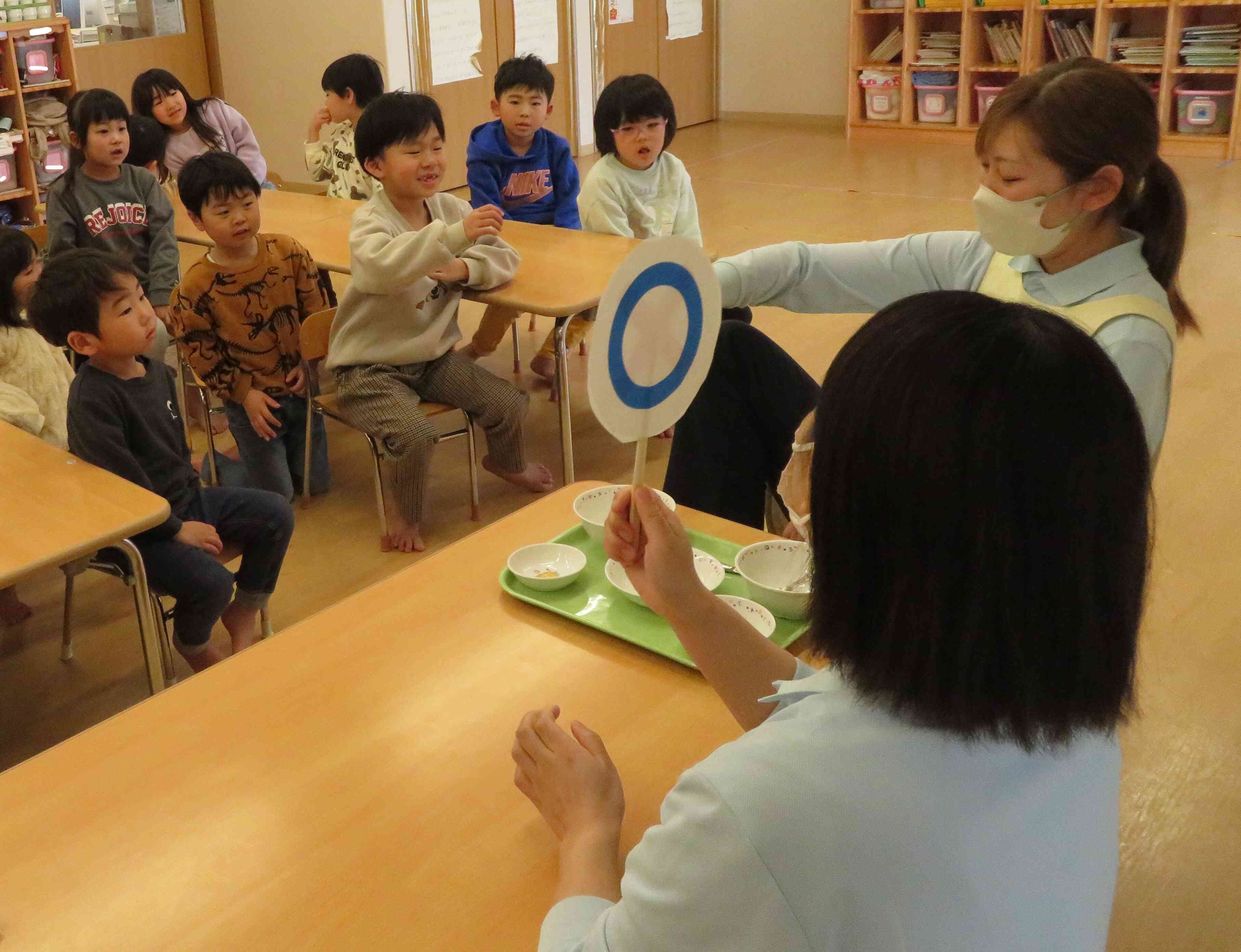 2月の食育活動（食器の置き方、食事のマナー）