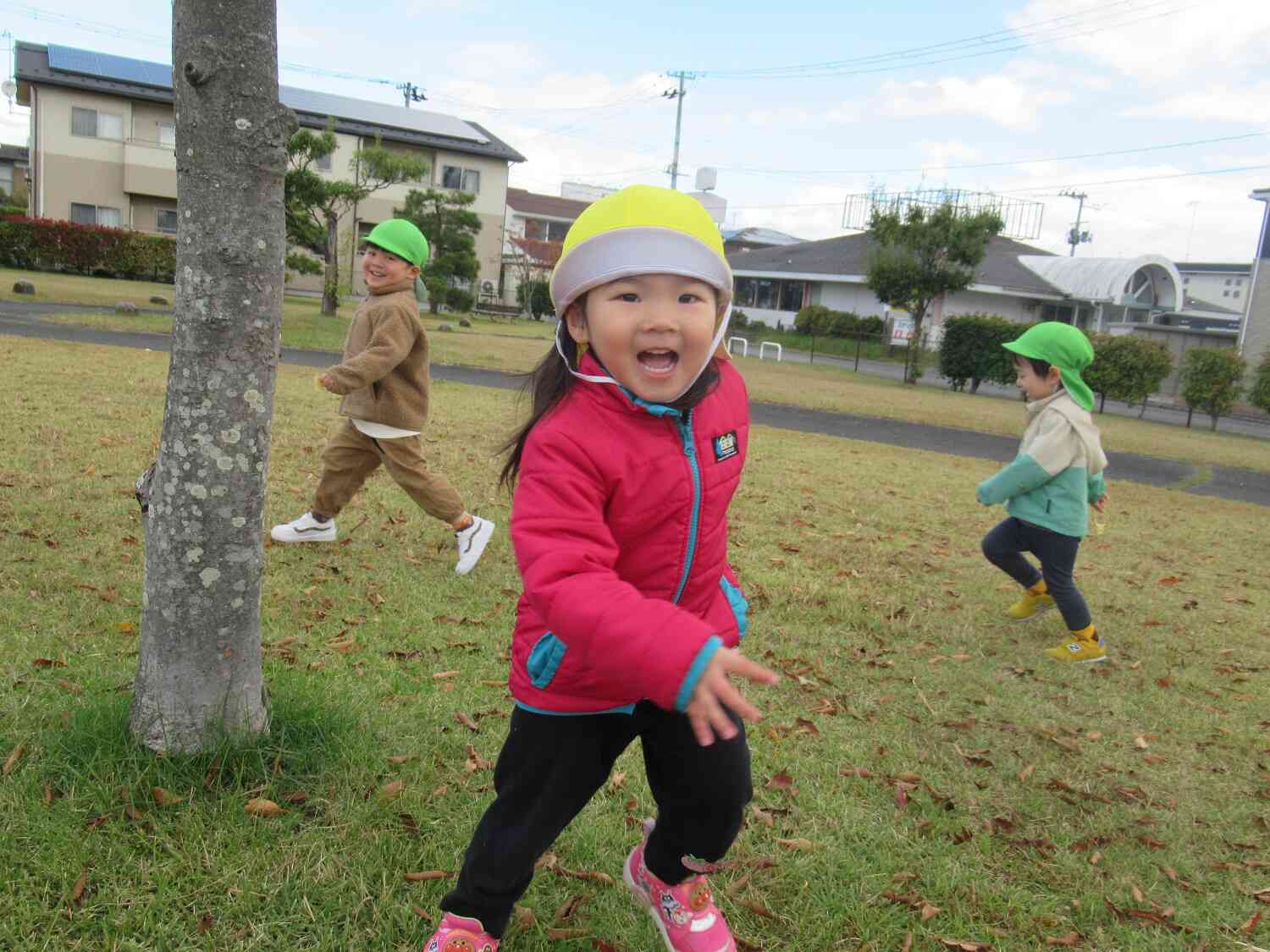 「せんせい、つかまえて～！」