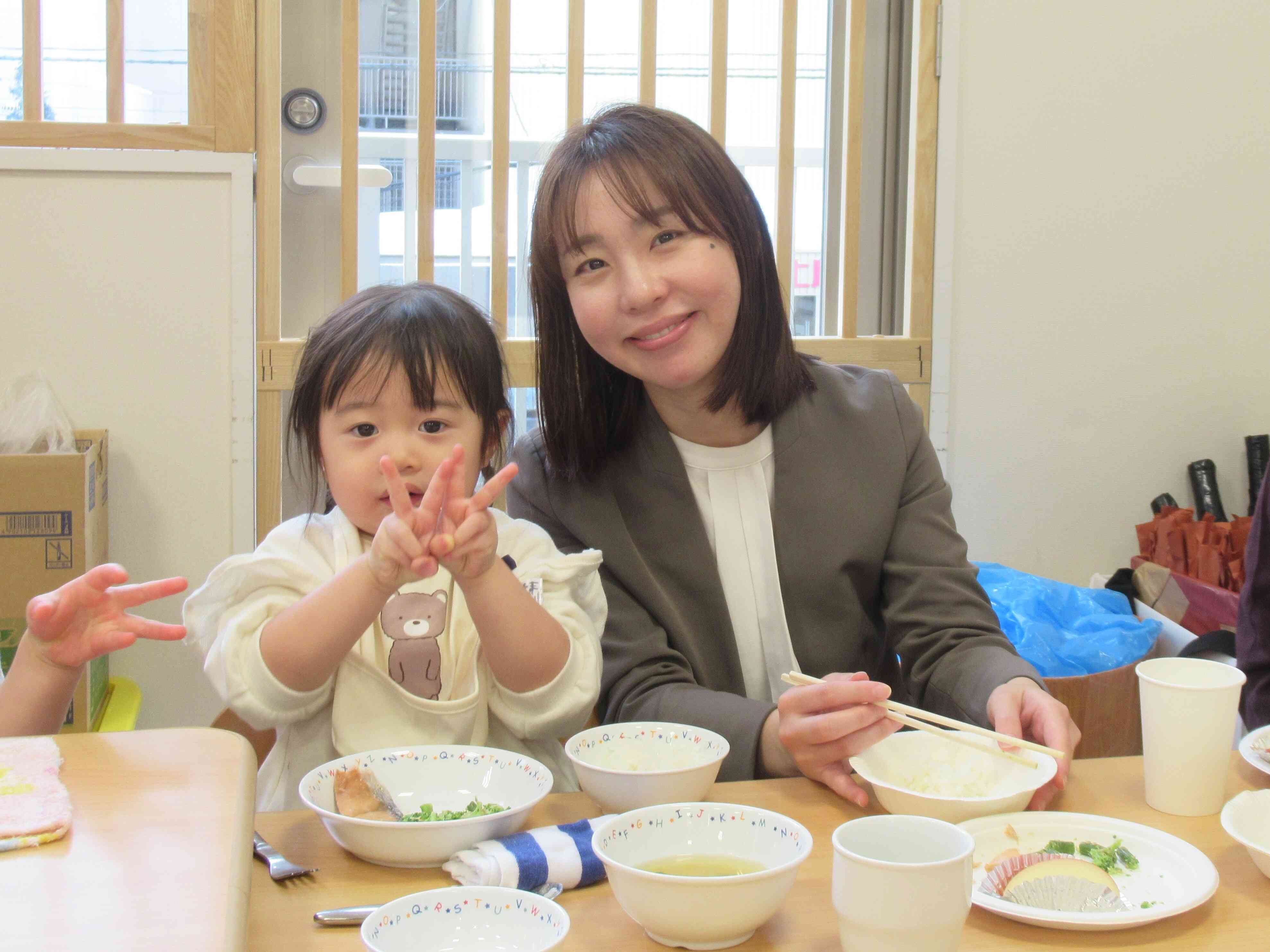 おうちの人と給食を食べたよ♪