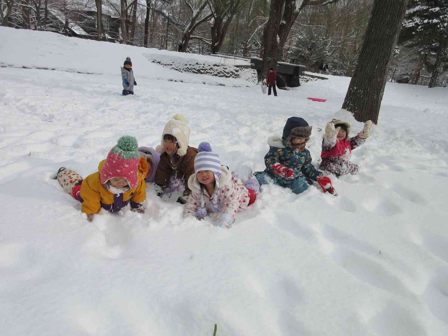 ふかふかの雪で雪遊び！