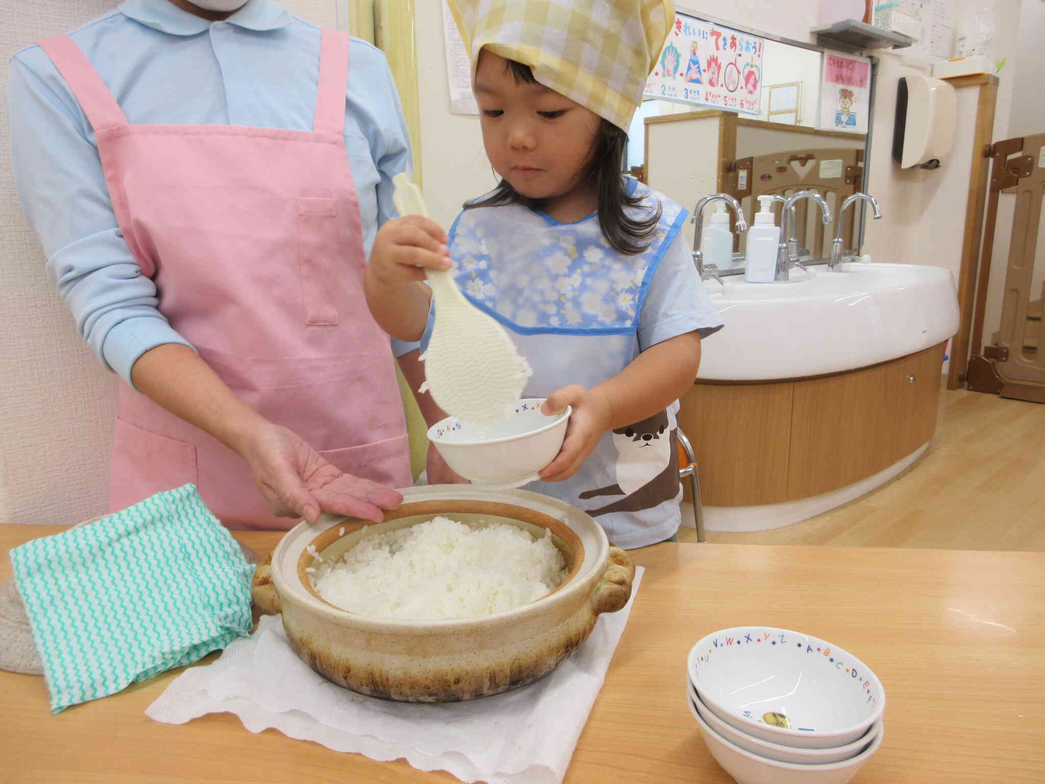 出来上がったご飯を盛りましょう！