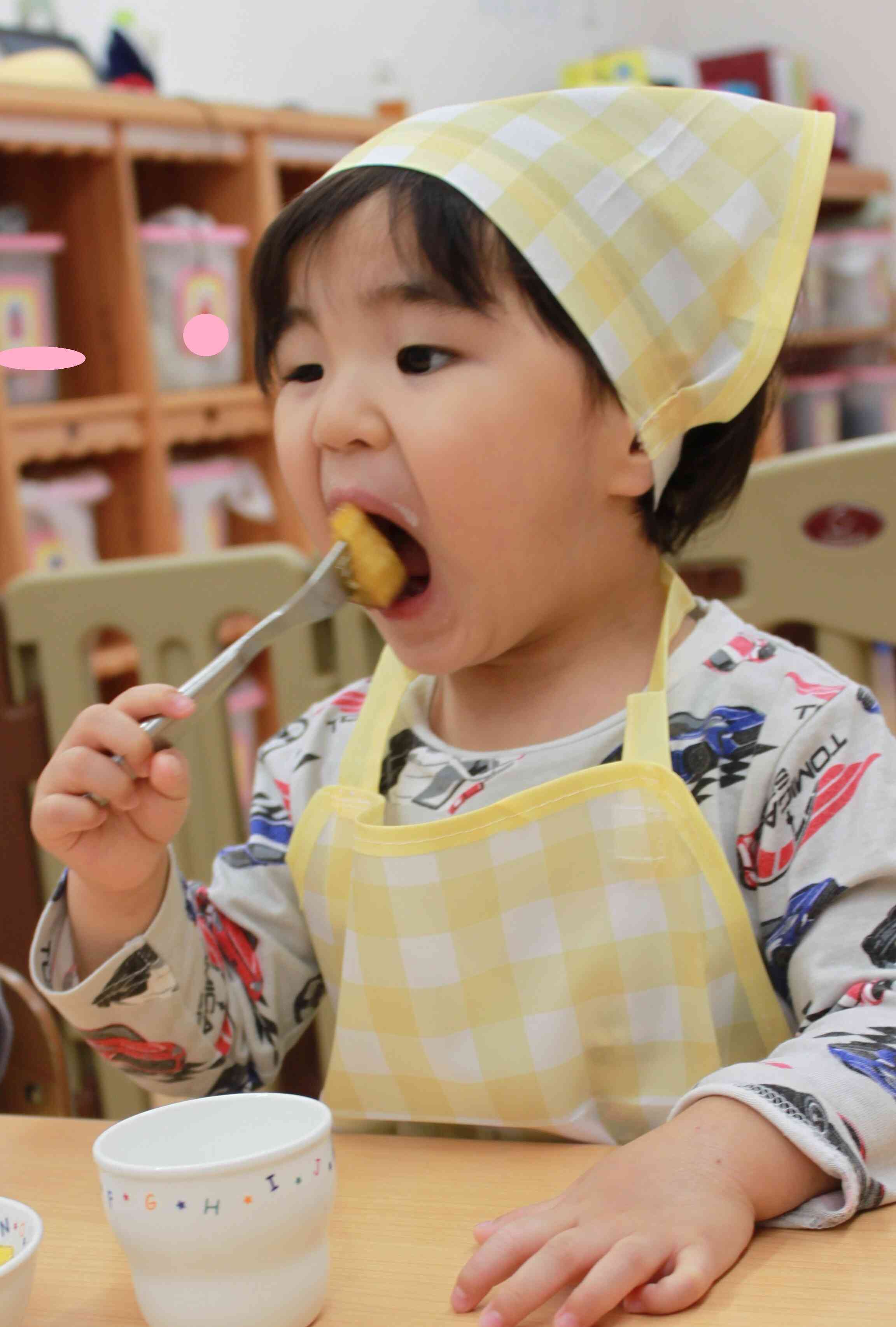 大きなお口で食べるよ～♪