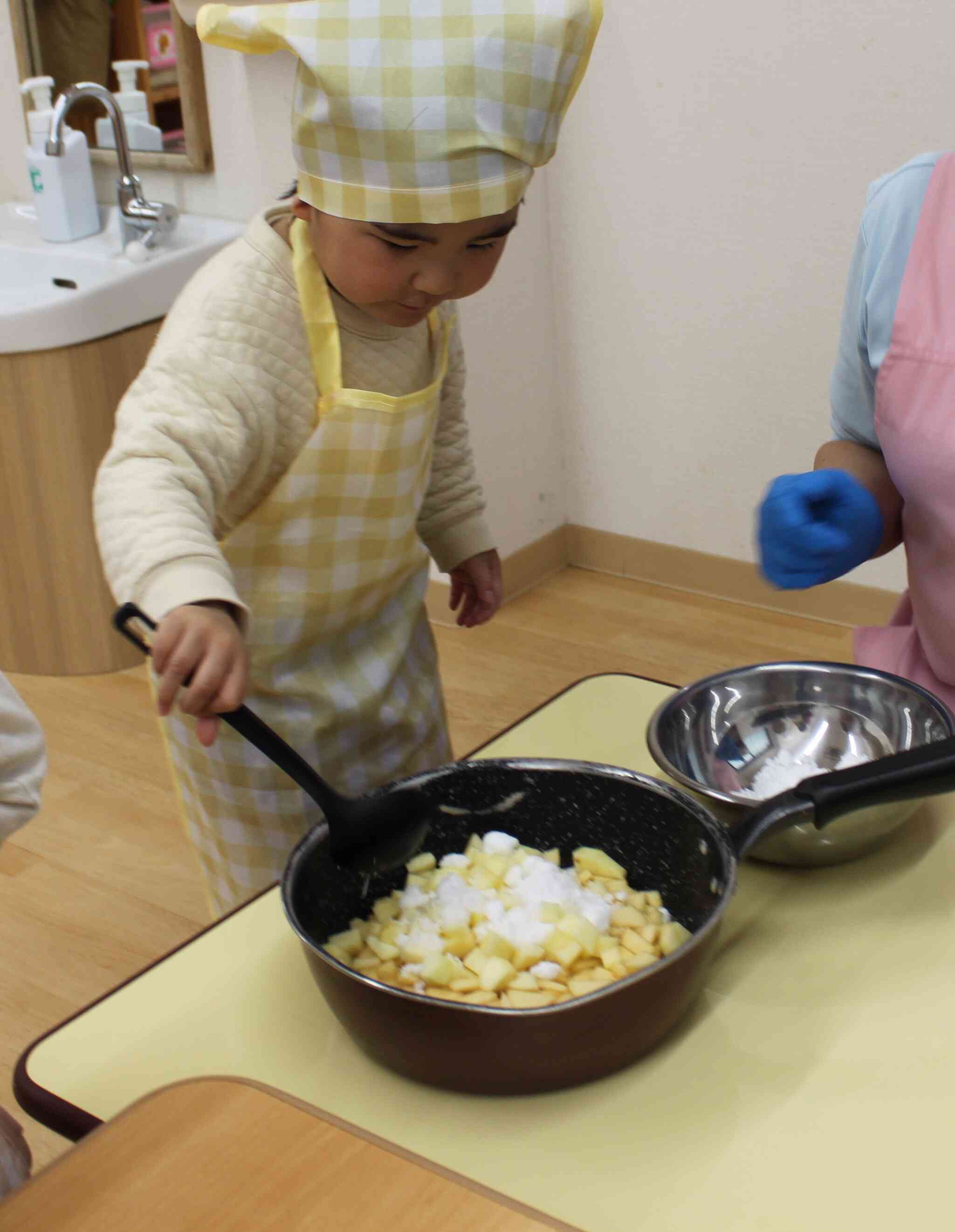 お砂糖を入れます～♪