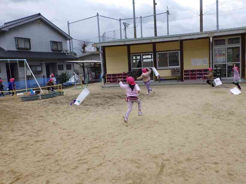 たこあげ（大きいきりん組５歳児クラス）