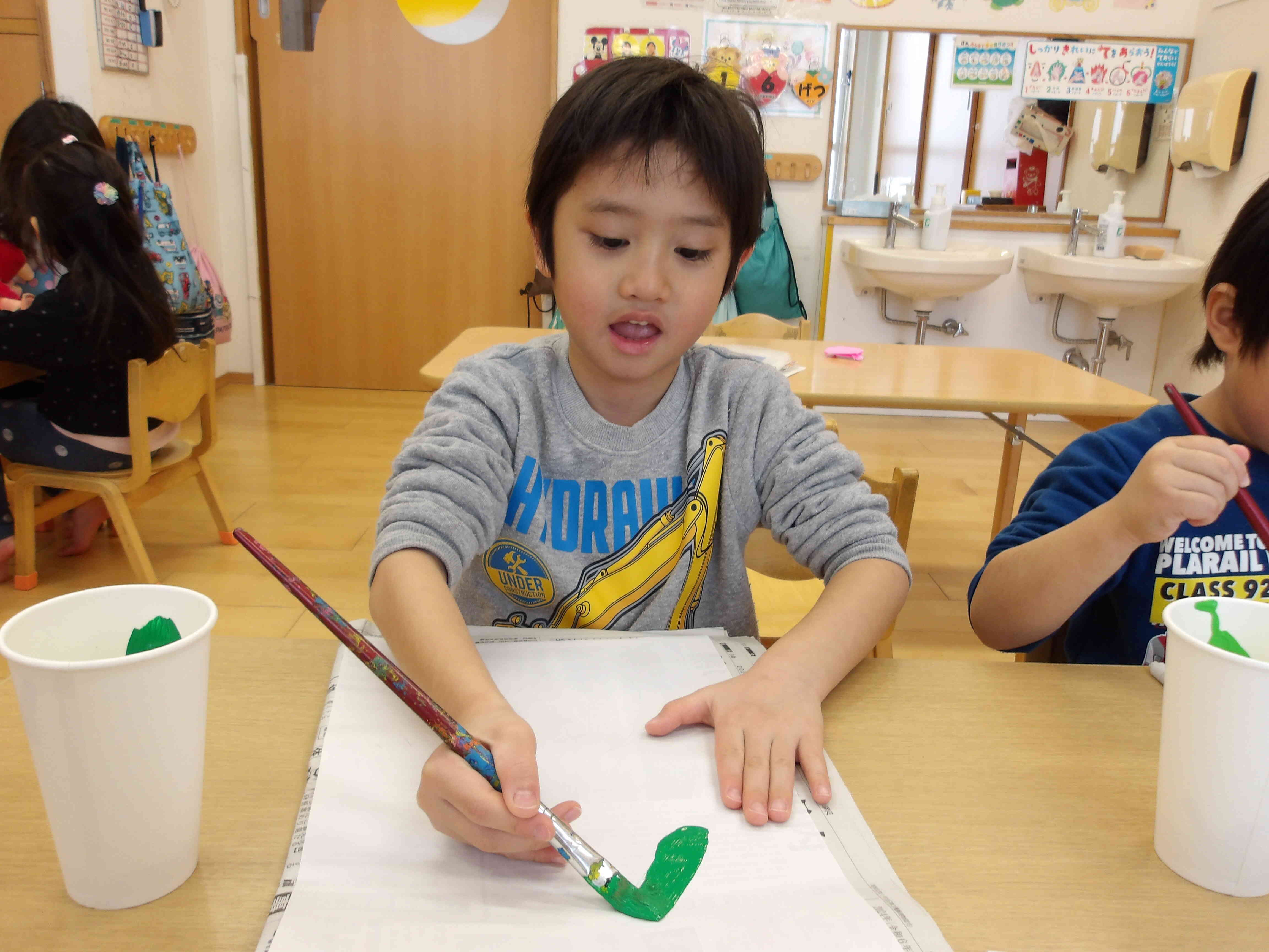 書初めの様子（４歳児）