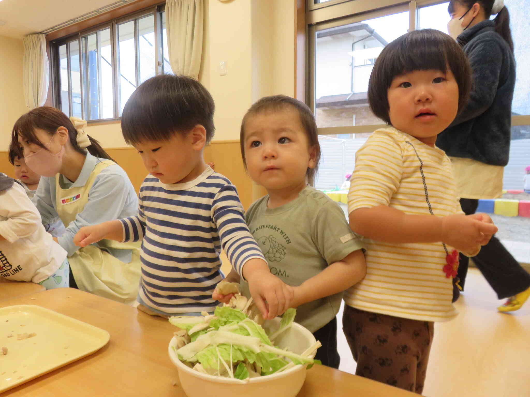 「きのこはこのくらいパラパラすれば大丈夫かな？？？」