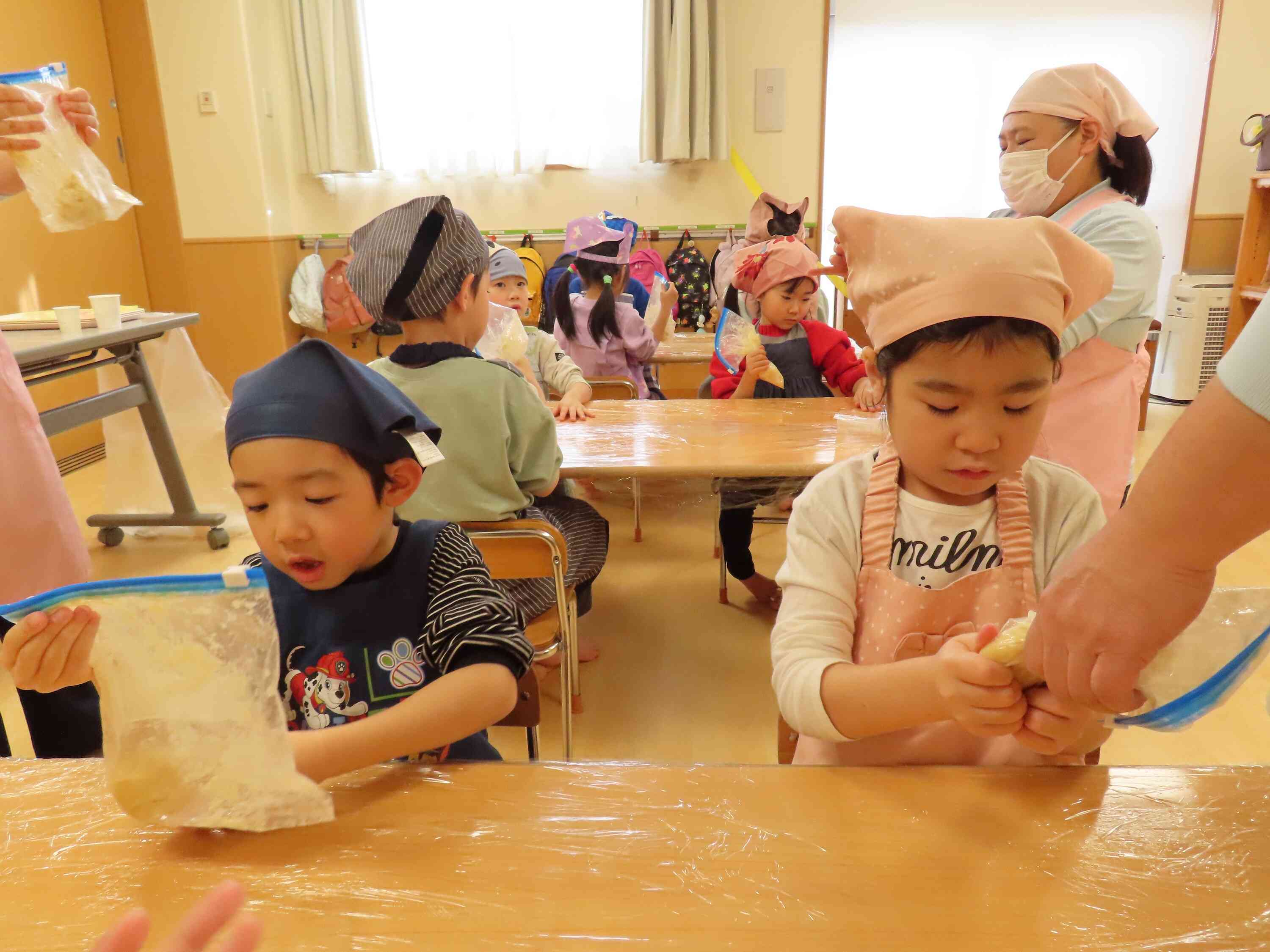 食育活動「クッキー作り」～きりん組（5歳児）～