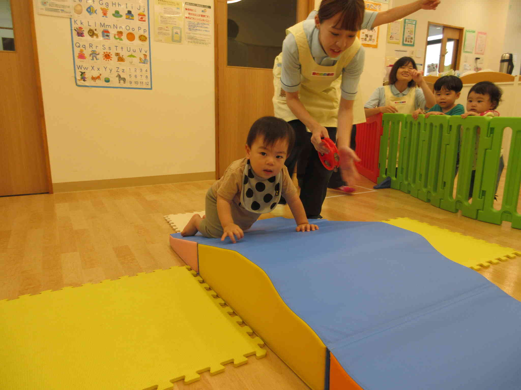 楽しかったね運動会ごっこ【0歳児　ひよこ組】