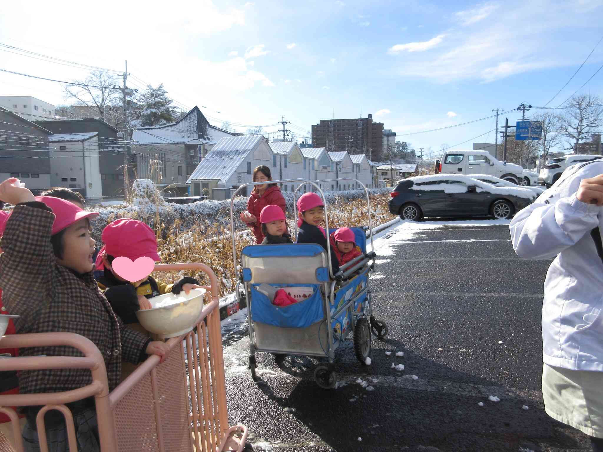 「おにはーそと！えーい！」