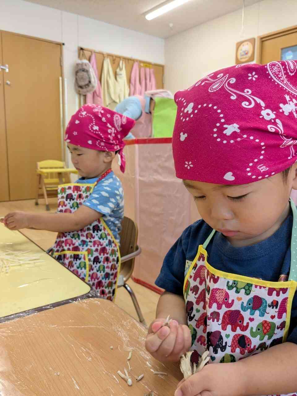 10月食育活動　きのこほぐし