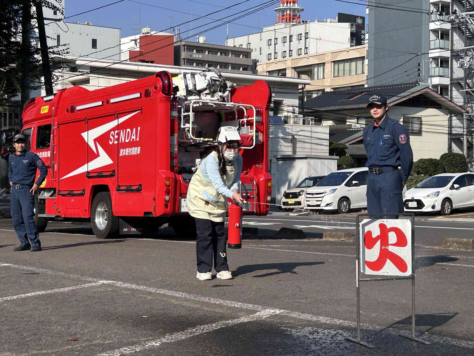 若林消防署河原町出張所様にご協力いただき総合避難訓練を行いました。