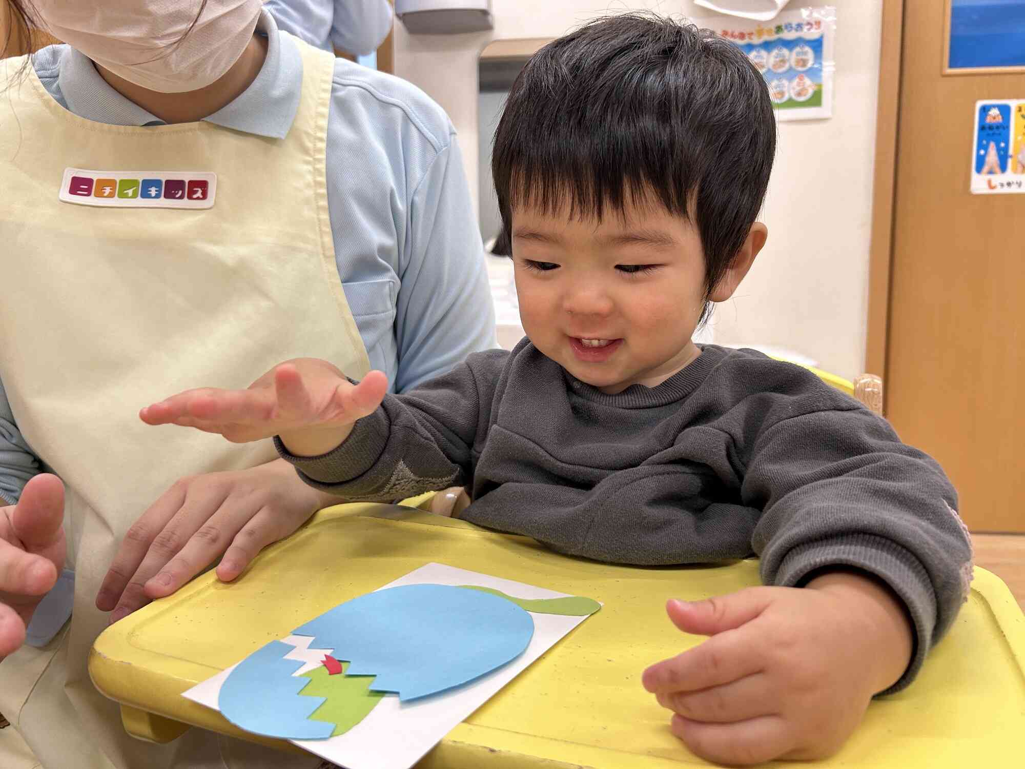 0歳児クラスのお友だち。可愛い年賀状ができました。