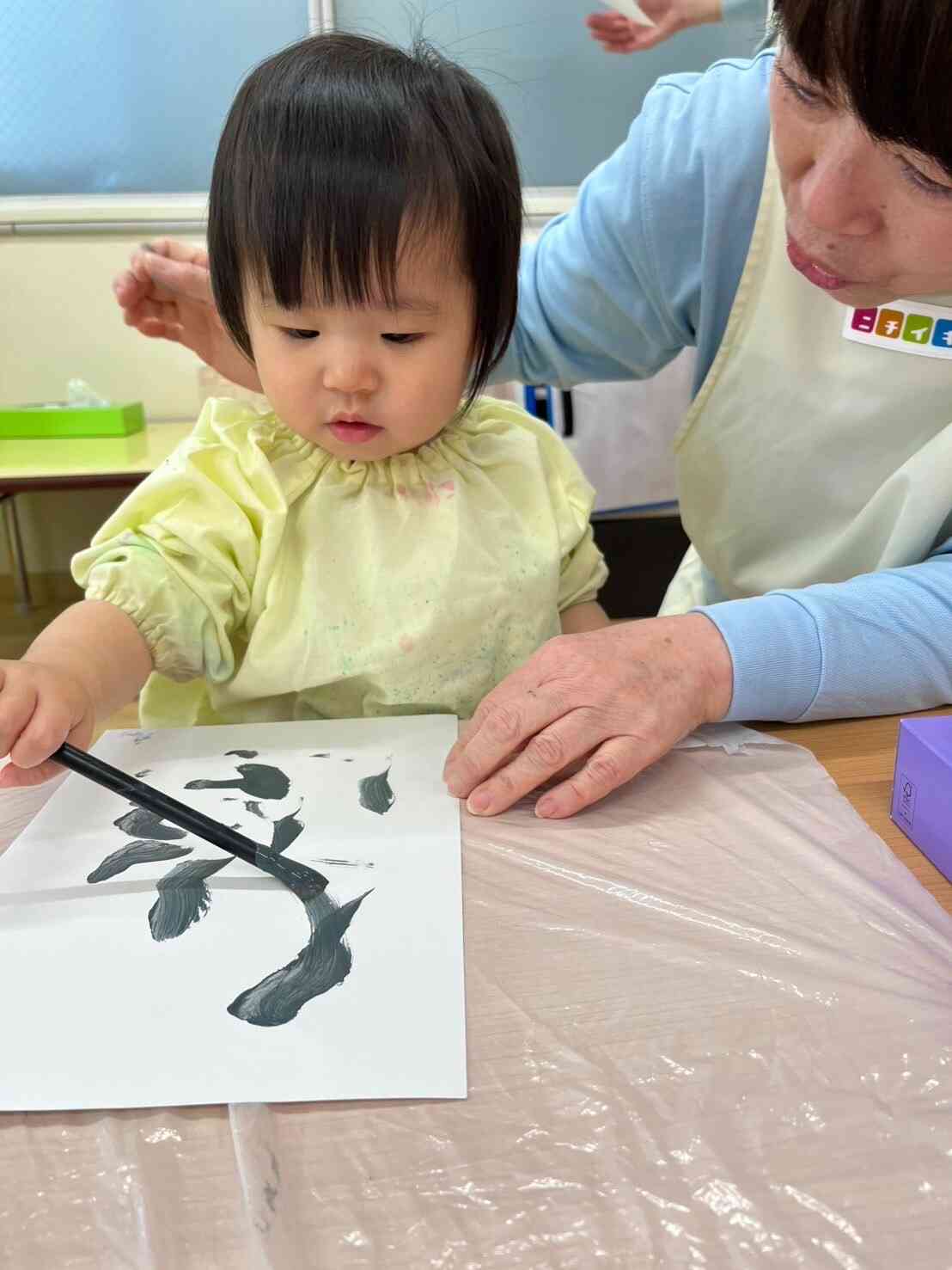 0歳児さんも書初め