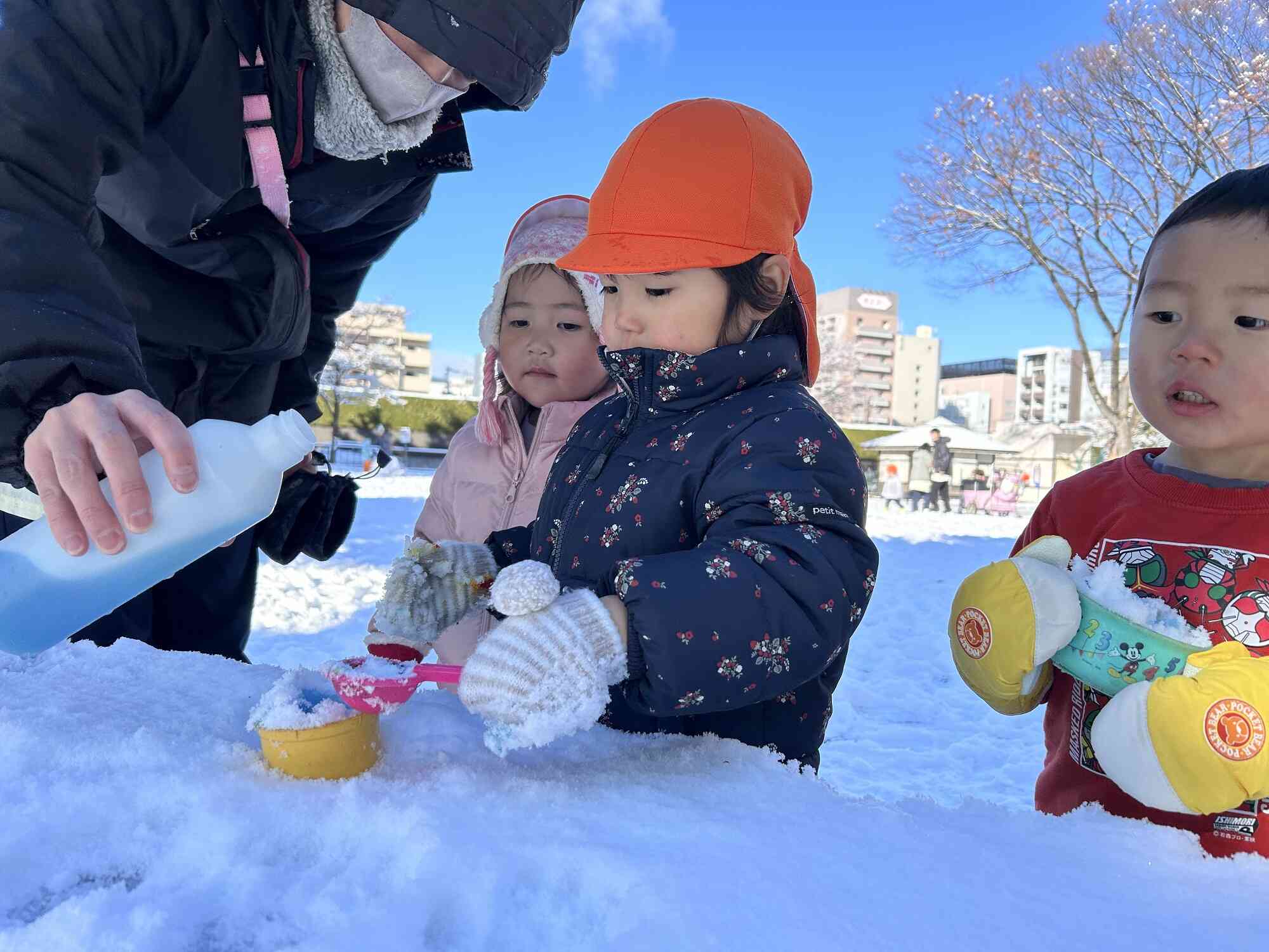 食用色素（ブルー）でかき氷屋さん