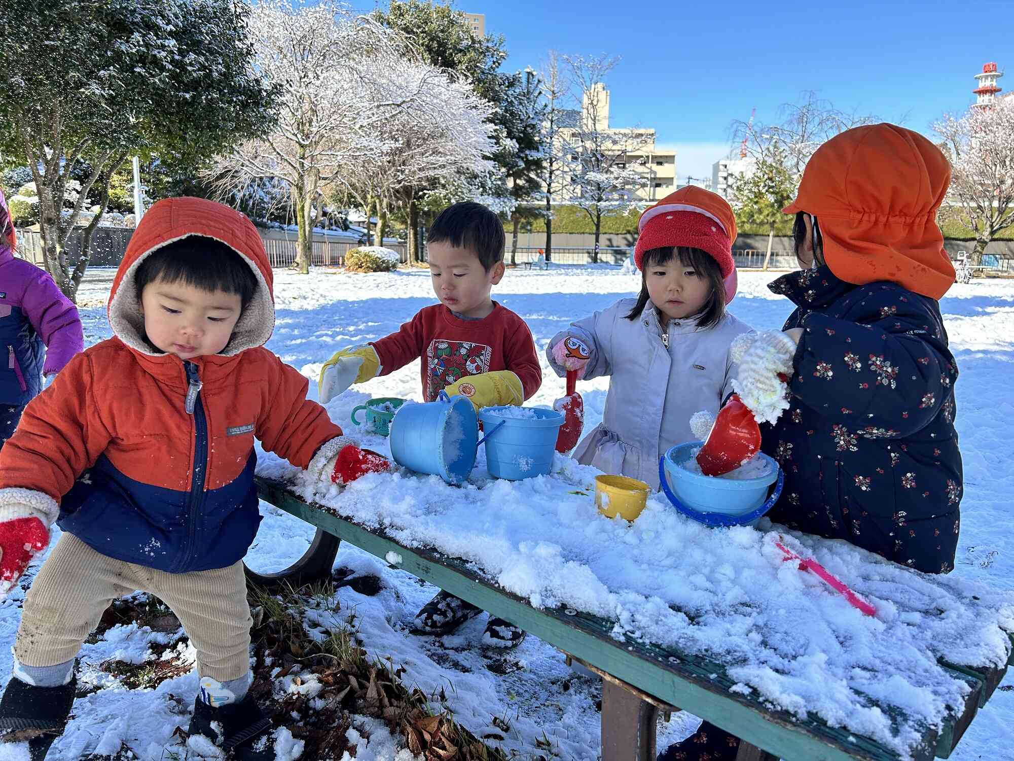 雪遊びしました