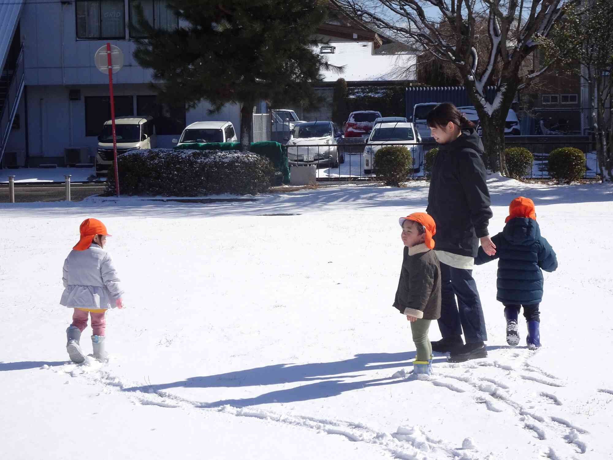 真っ白な雪の上を歩いてみよう