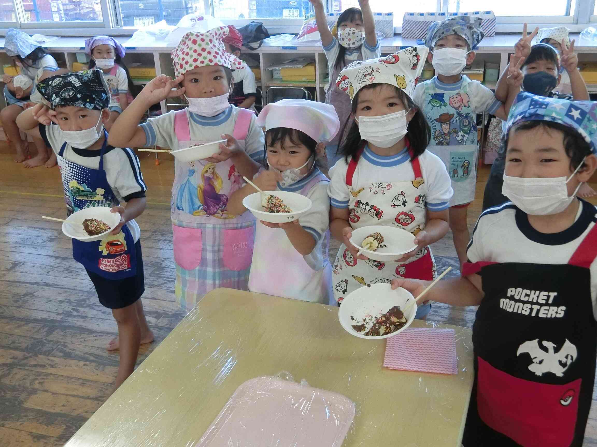 <食育>お楽しみ会♪　～ピザ・チョコバナナ作り～