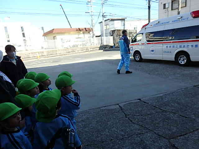 消防車と救急車を見たよ♪