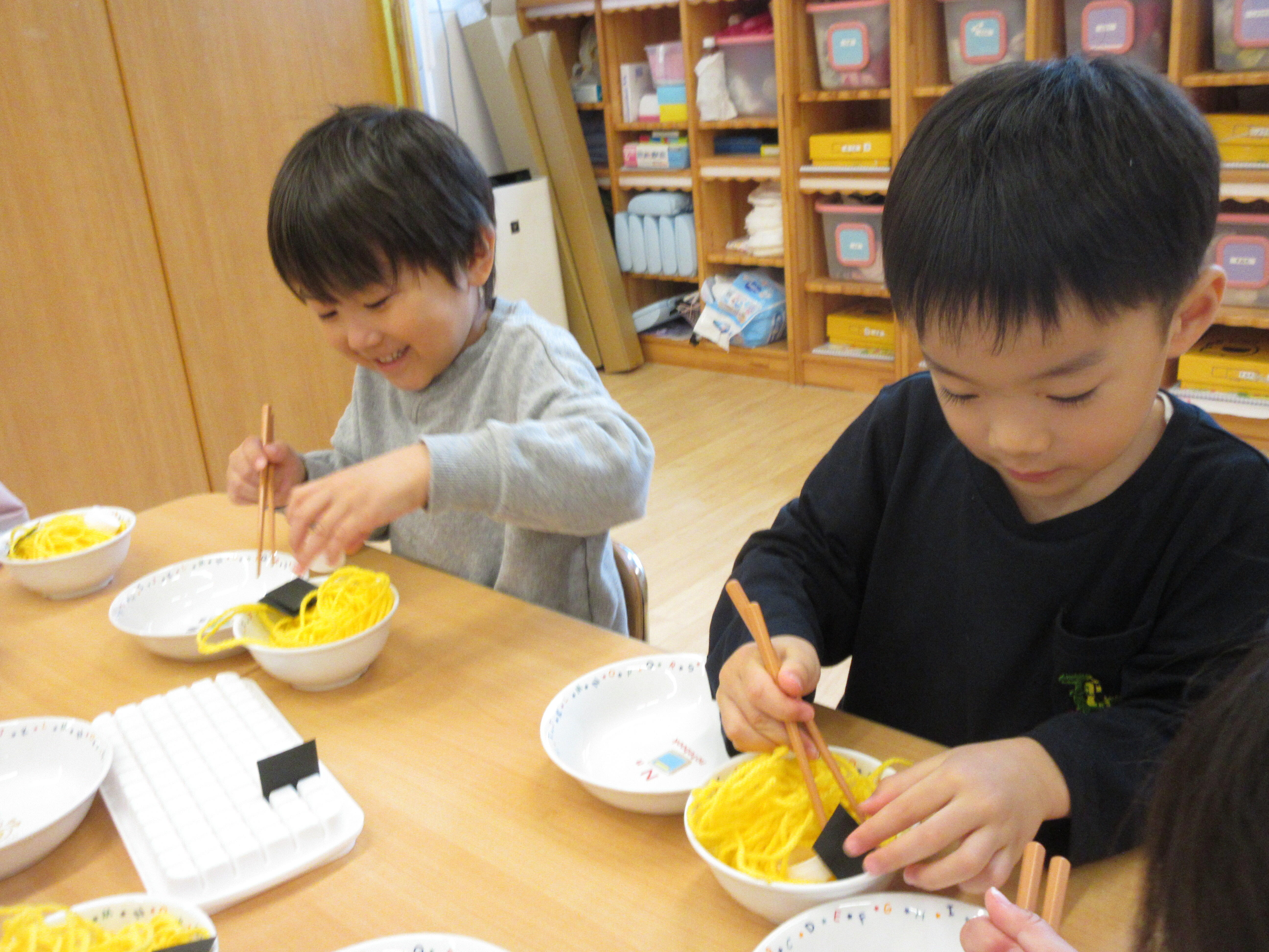 食育　箸の使い方　4,5歳児（ぱんだ組、きりん組）