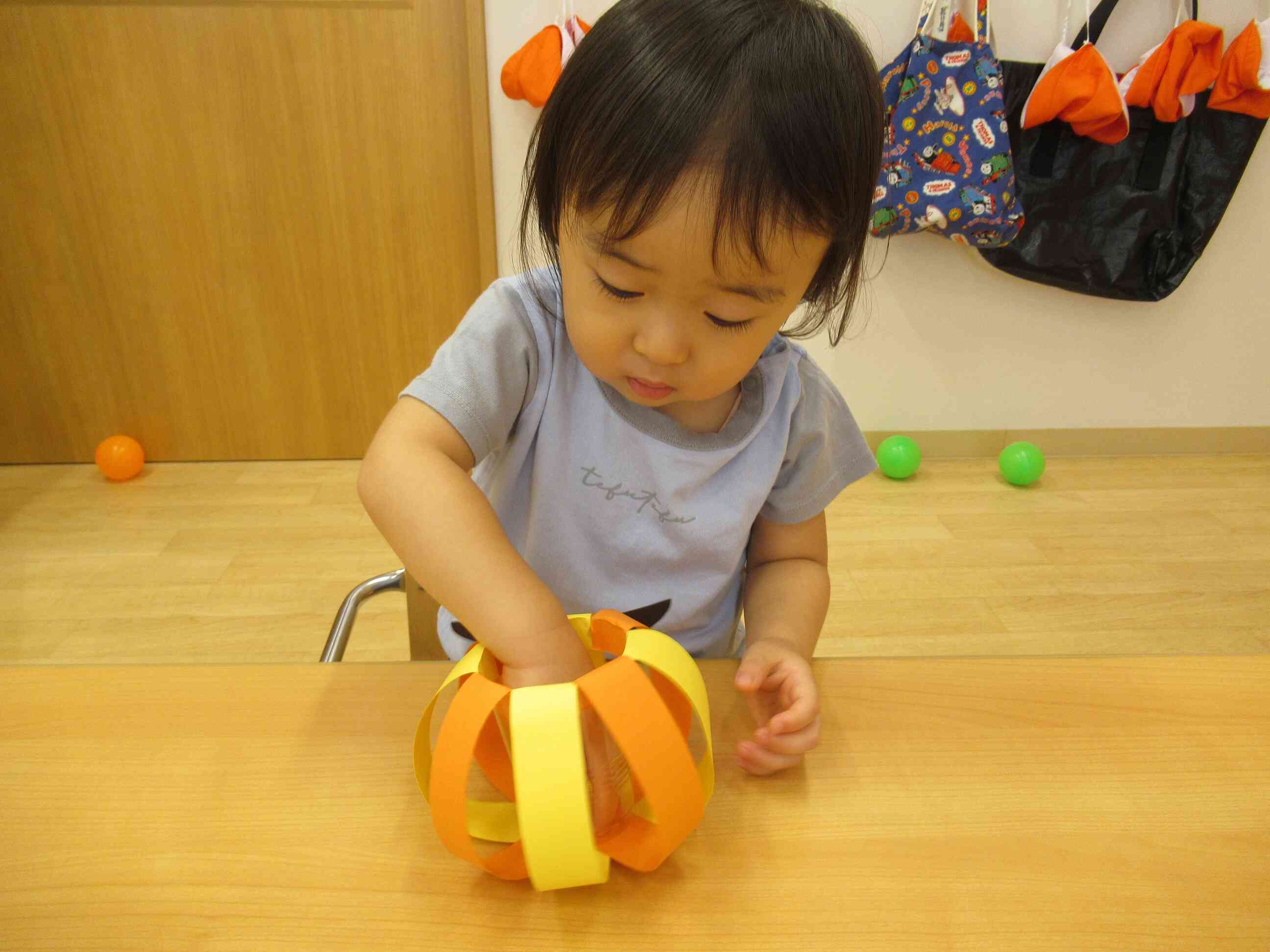 あひる組のハロウィン製作♪(1歳児)