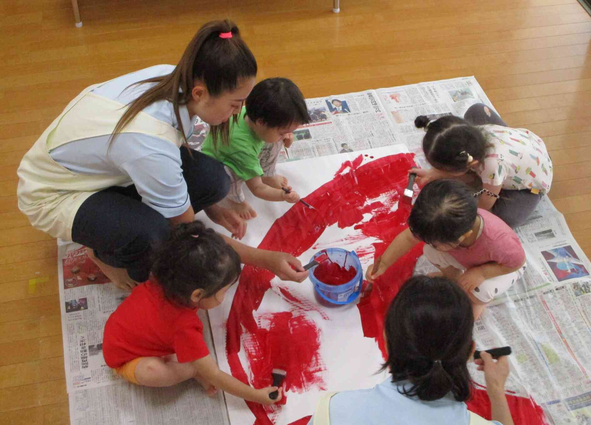 只今夏まつり準備中（2歳児）