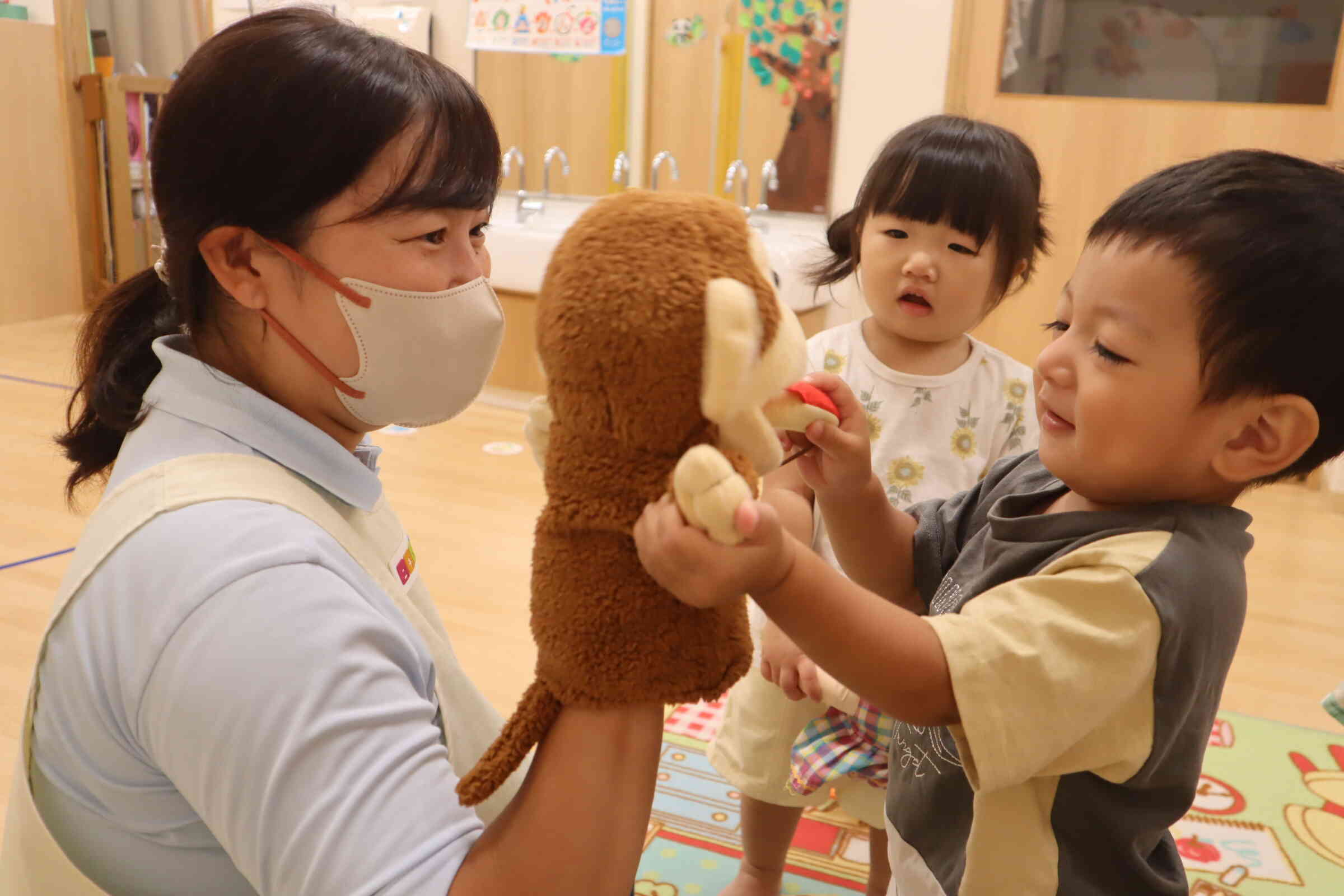 日々の遊びや学びの中で心と身体の成長を促し、 創造力や自己表現力を引き出し視野を広げます。