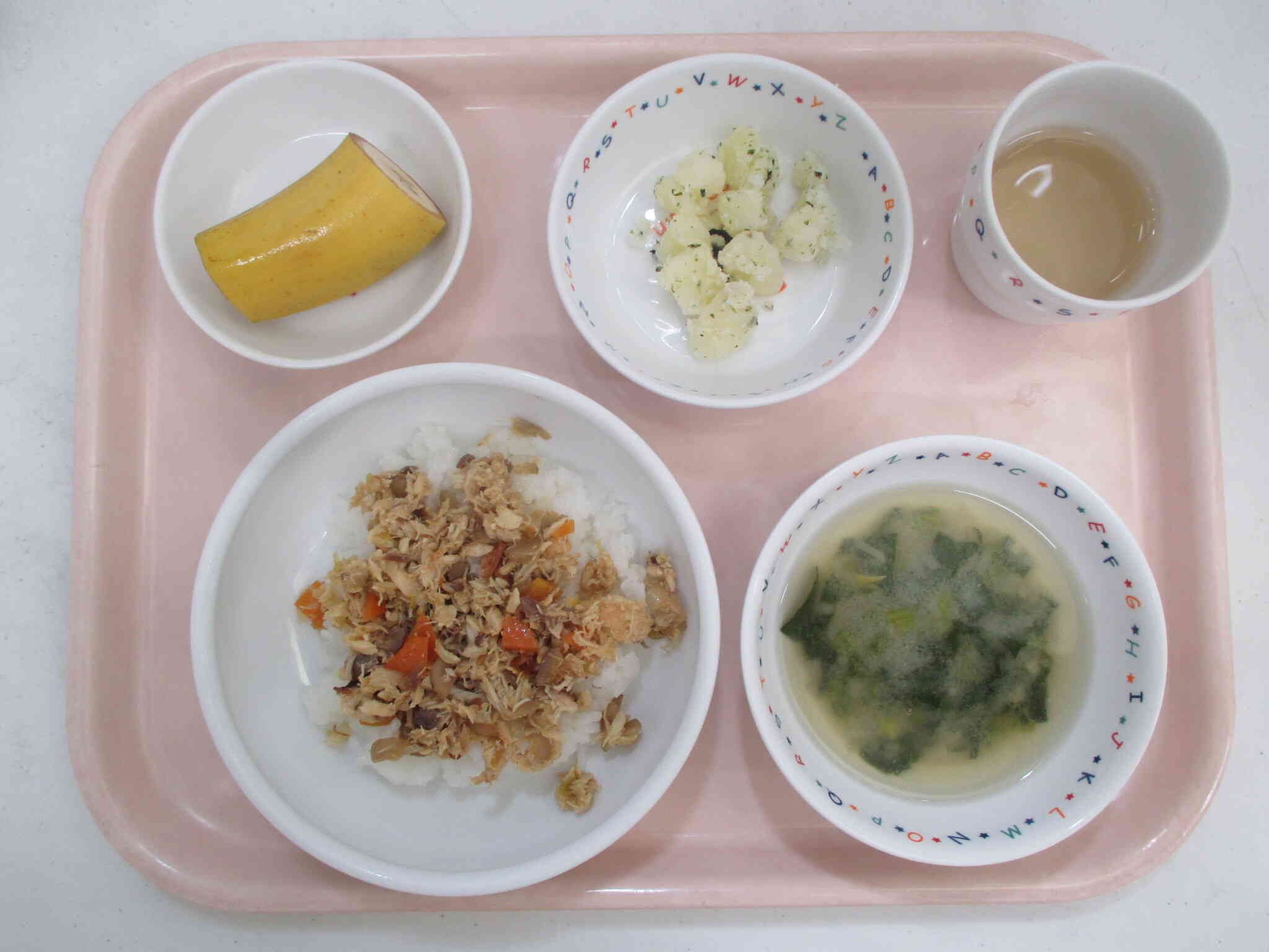 給食メニュー「さばのカレーそぼろ丼」