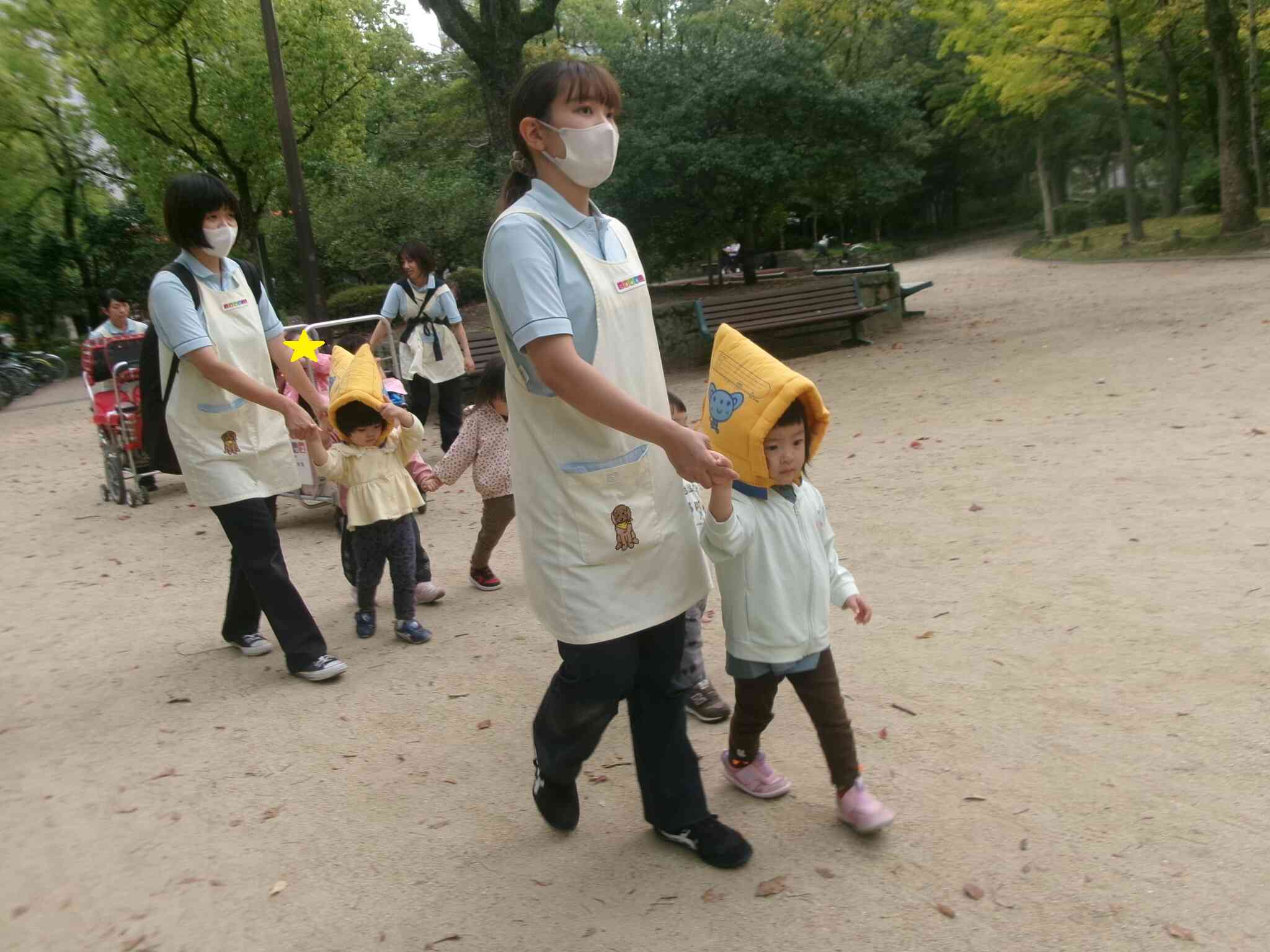 公園に到着しました。おうちの方のお迎えを待ちますよ。