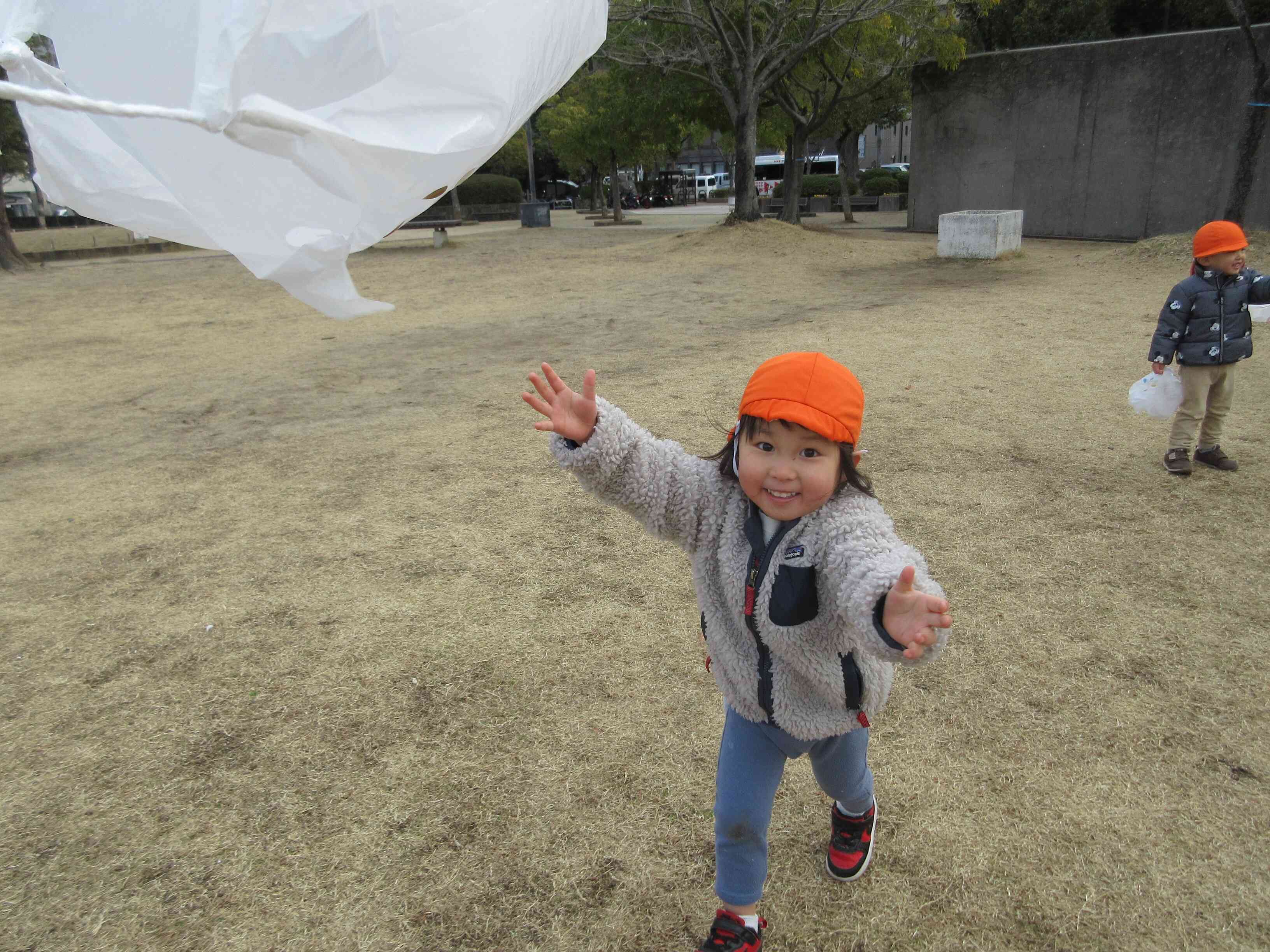 凧あげをしたよ！(1歳児あひる組・2歳児うさぎ組)