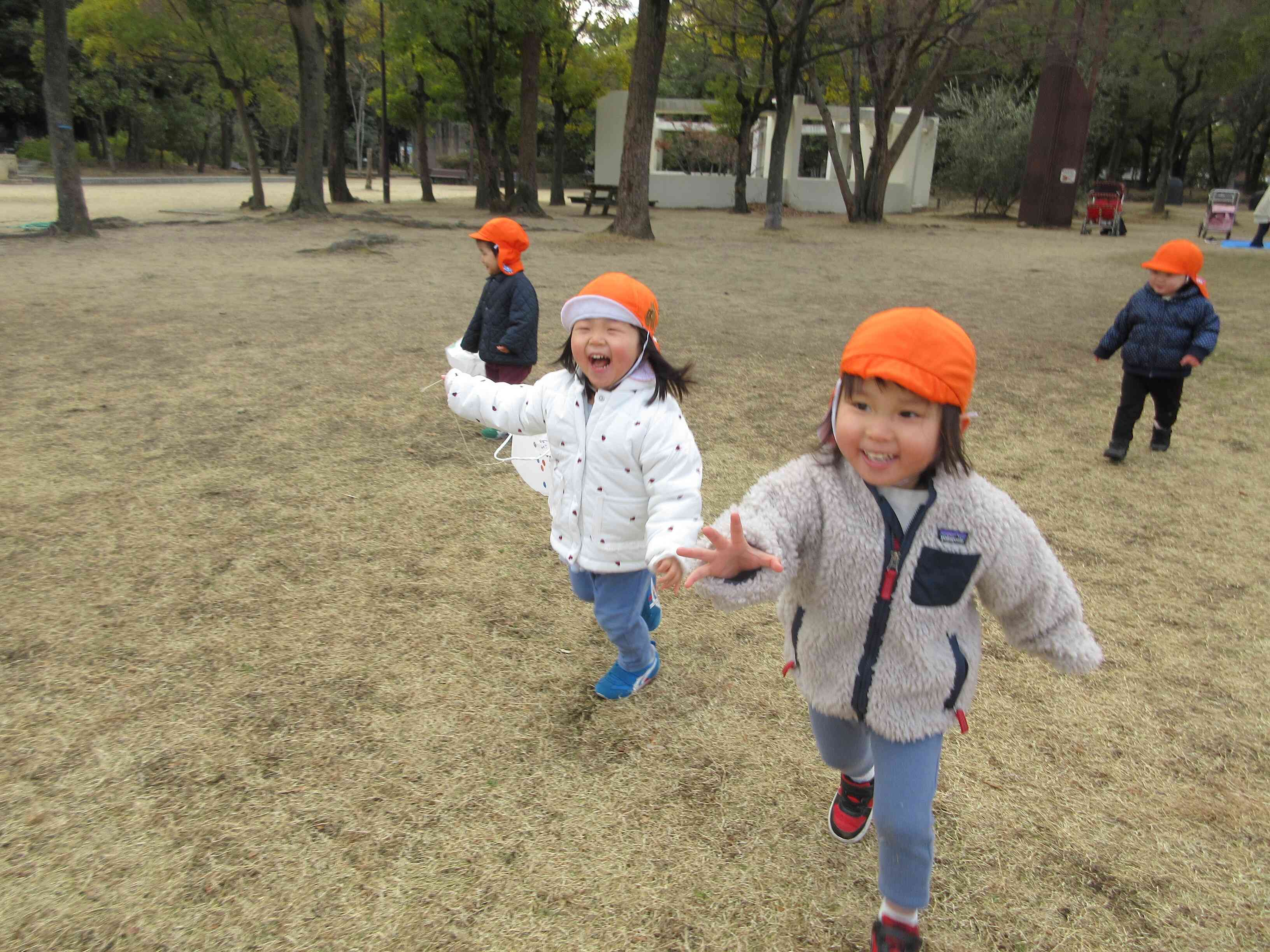 公園で凧あげをしたよ！おもいっきり走って楽しかったね☆