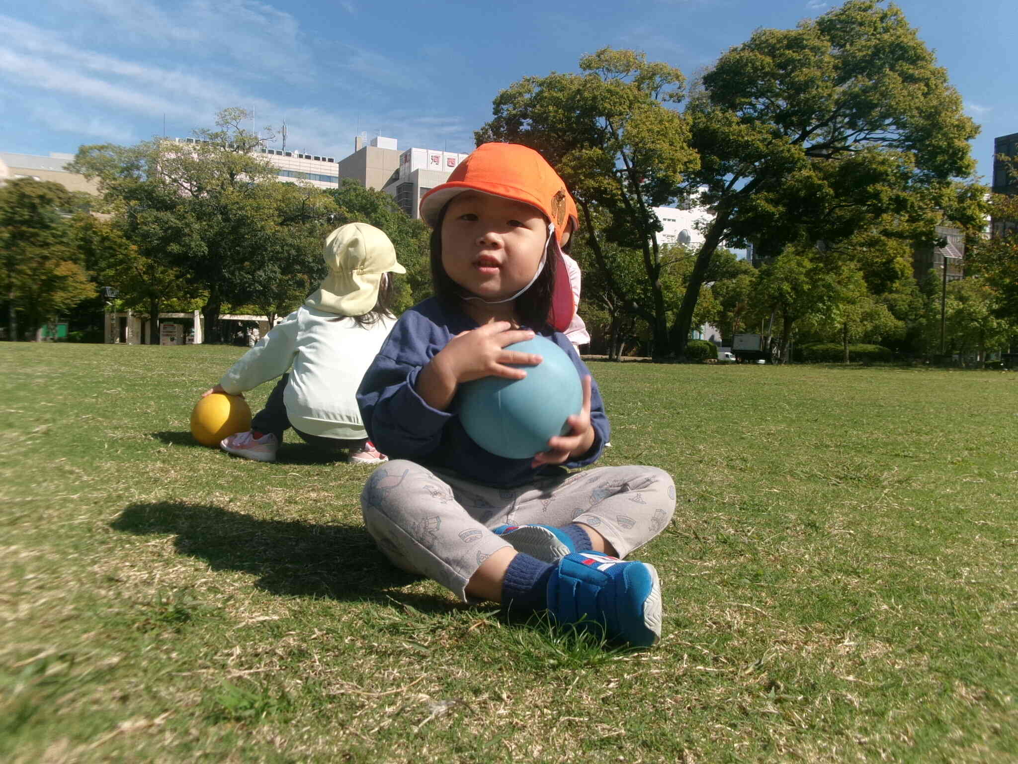 天気のいい日は公園にお散歩に行きます！