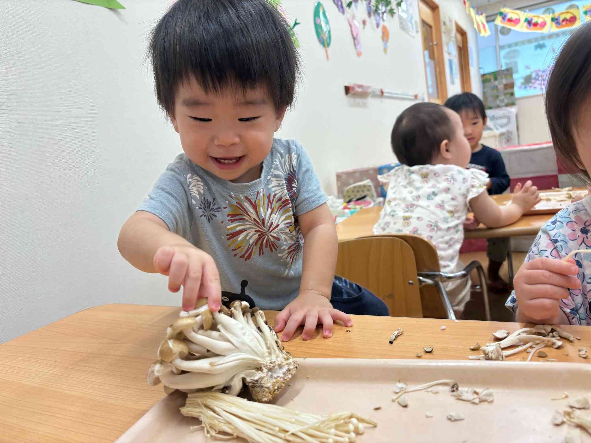 食育では様々な野菜に触れたり、クッキングをしたりしています。