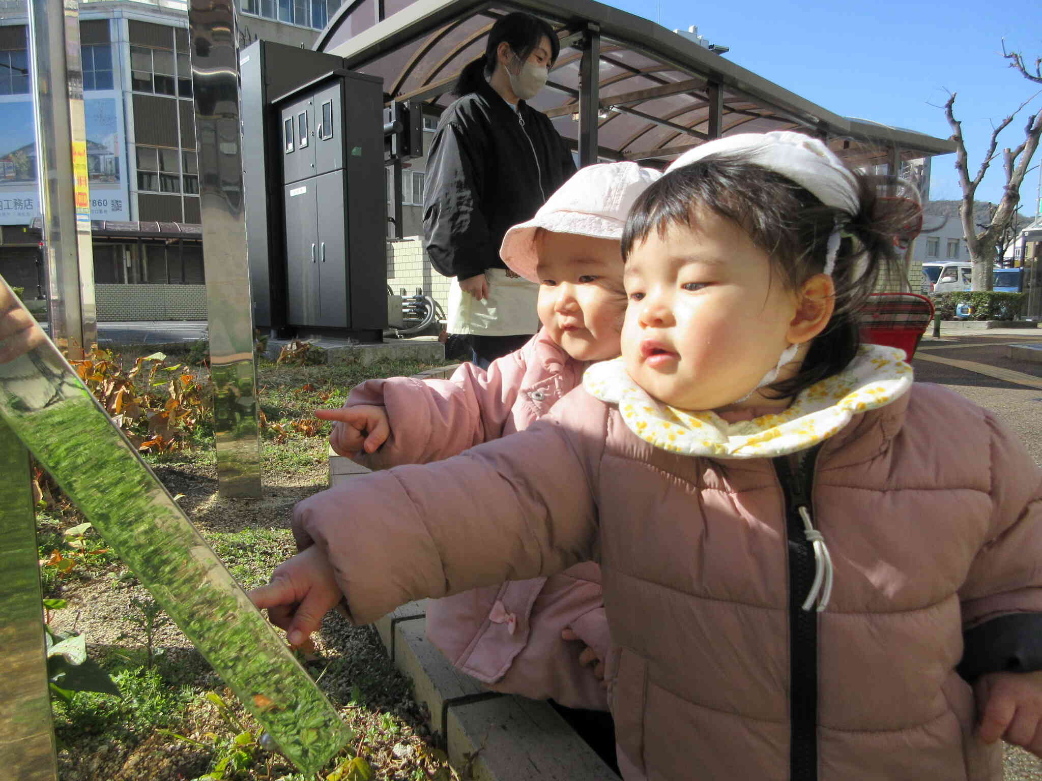 地図を見ている様子です。保育園はどこかな？