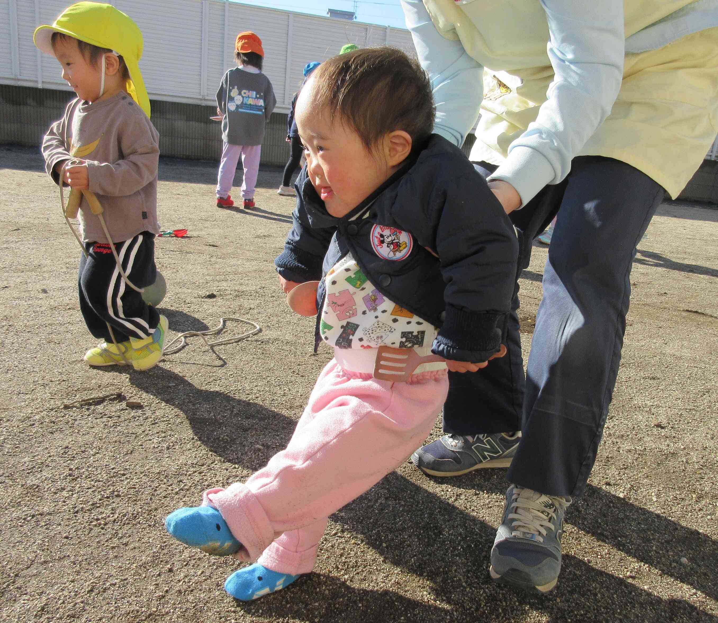 からだを浮かすと、足が動いちゃう