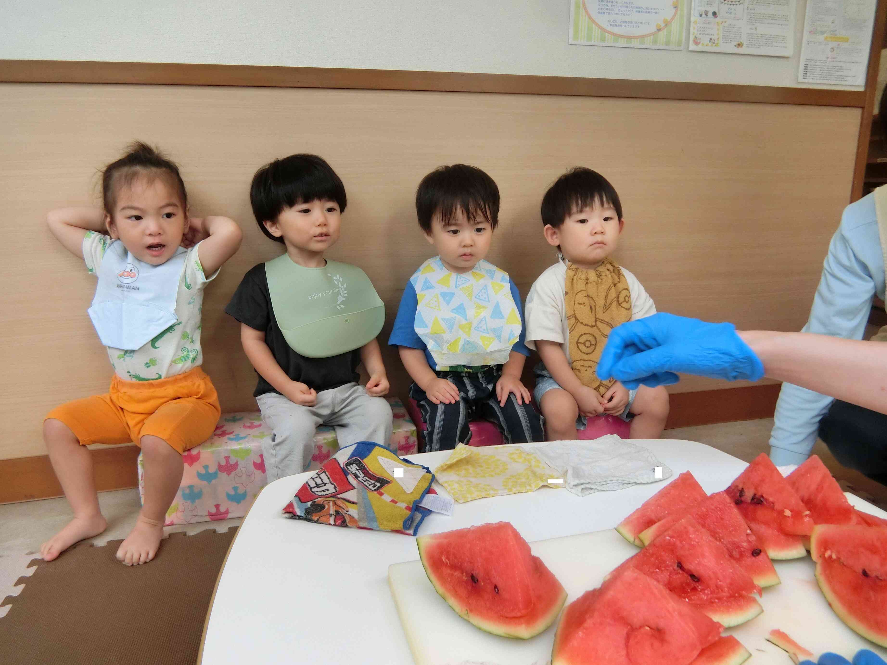 雨でお外では出来なかったけど・・・お外を見ながらみんなで食べよう♪