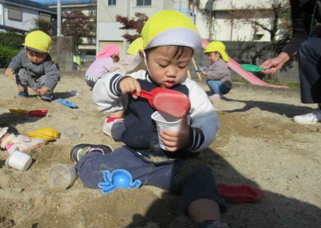 上手に砂を入れれるようになったね！