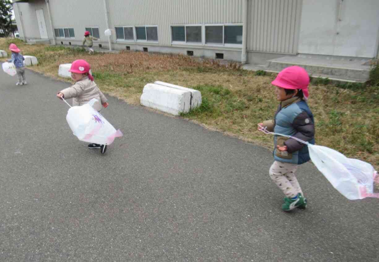 自分の凧を飛ばしたよ♪