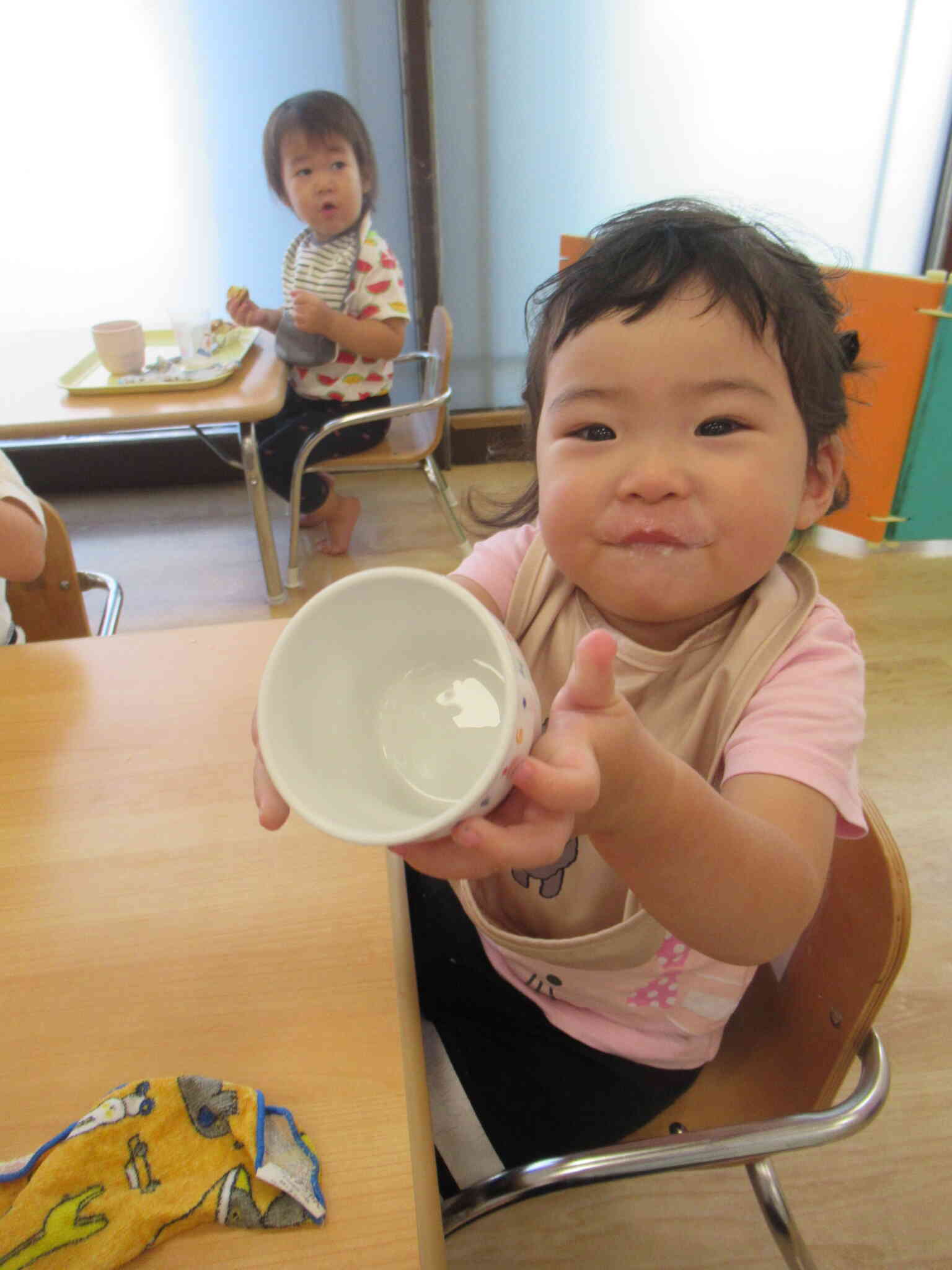 おかわりちょうだい！牛乳も飲んだよ～