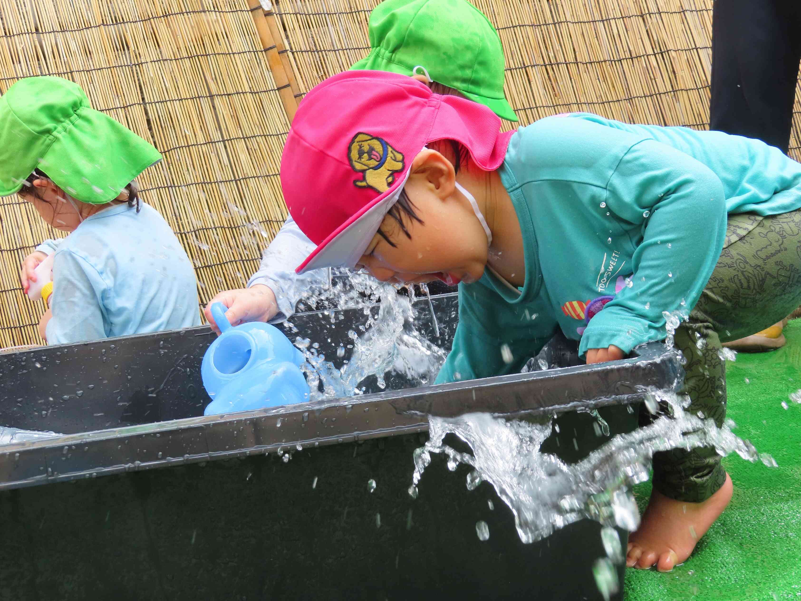 水をバッシャ！バッシャ！！