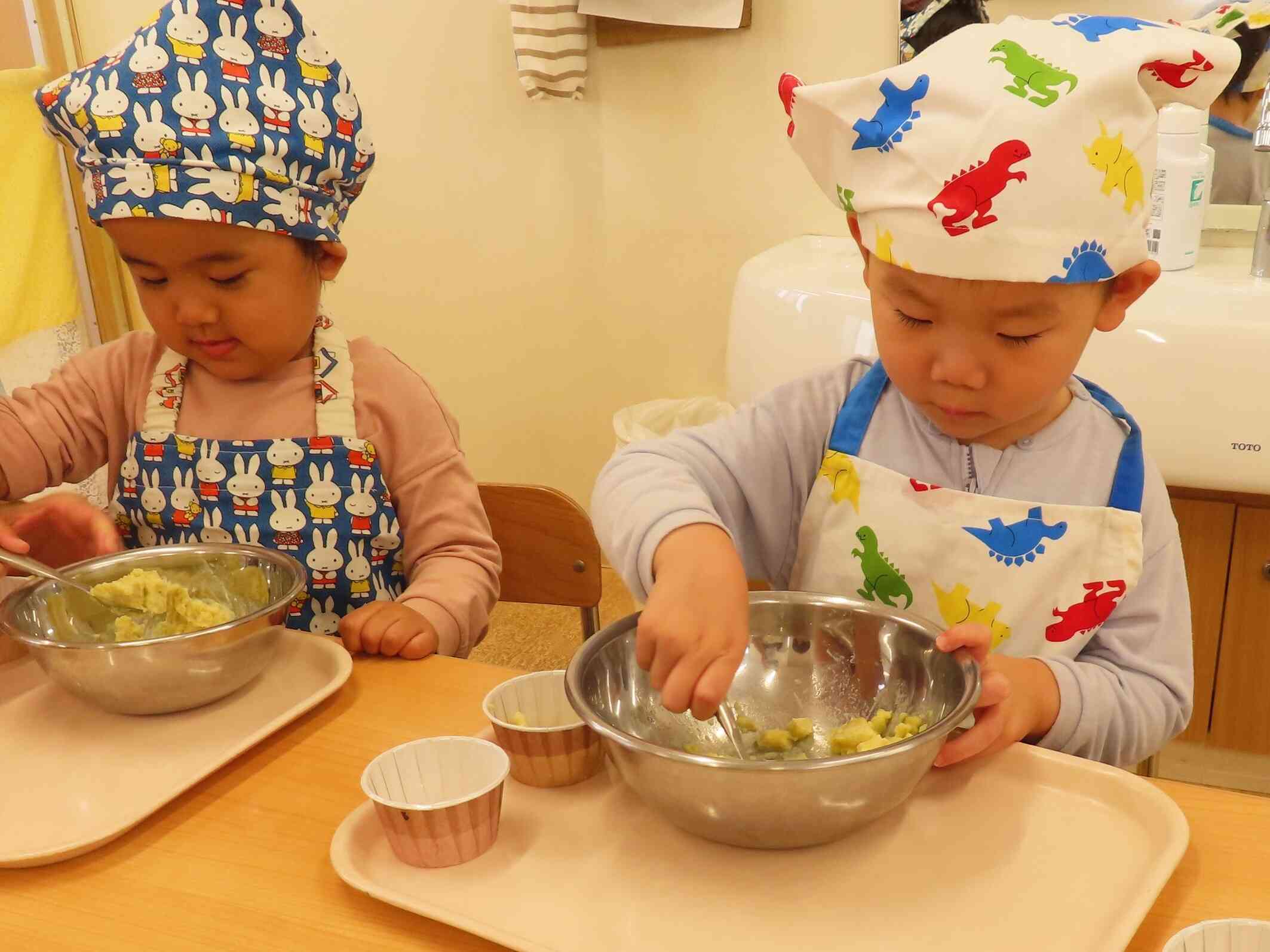 食育「スイートポテト作り」2歳児