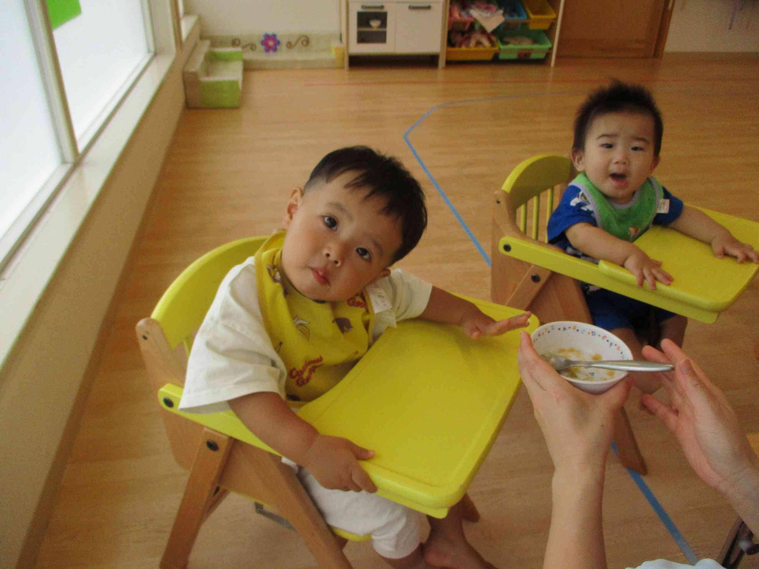 0歳さんは今日はちょっと先生に手伝ってもらいました。これが、おはぎというものですよ。