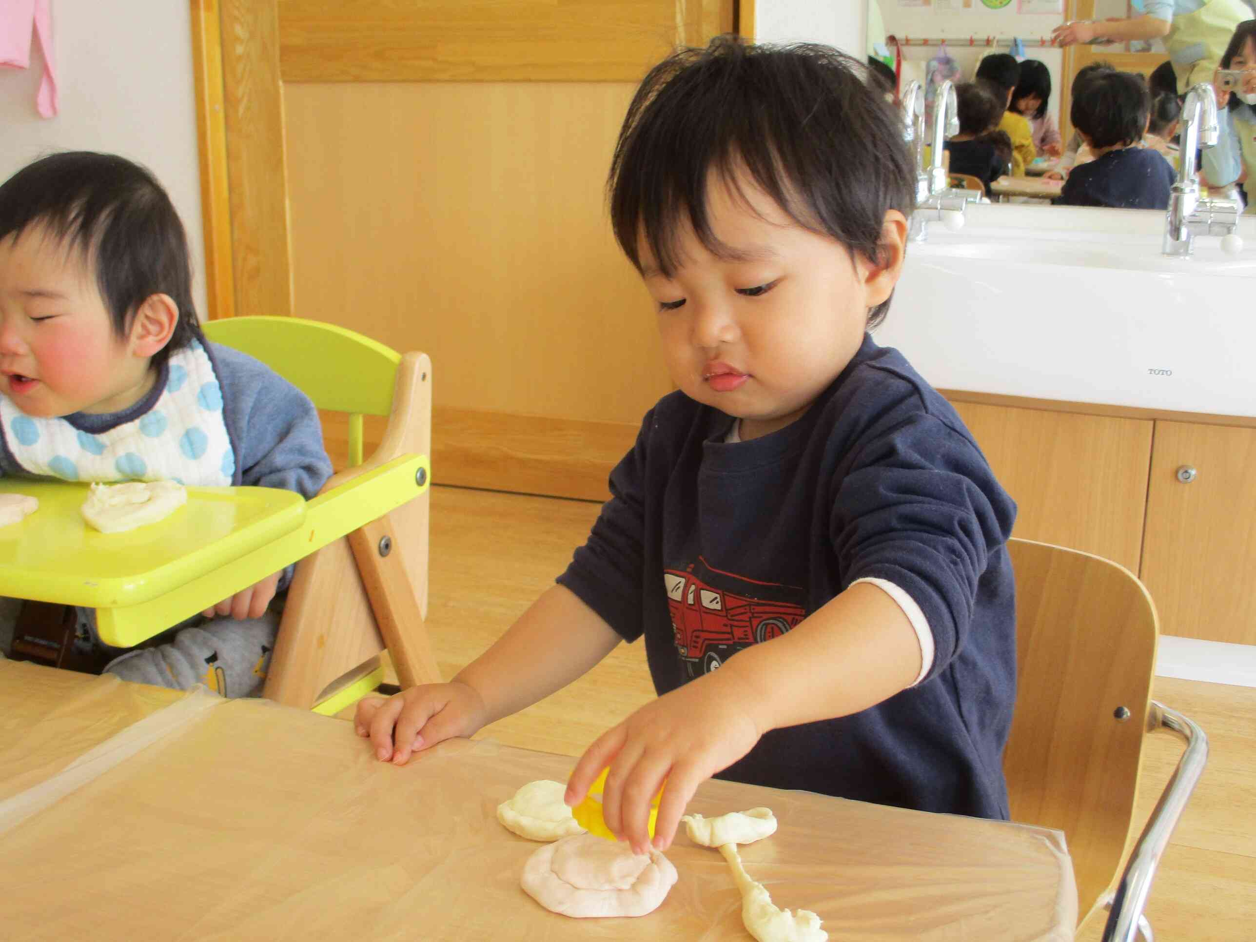 小麦粉ねんどあそび。