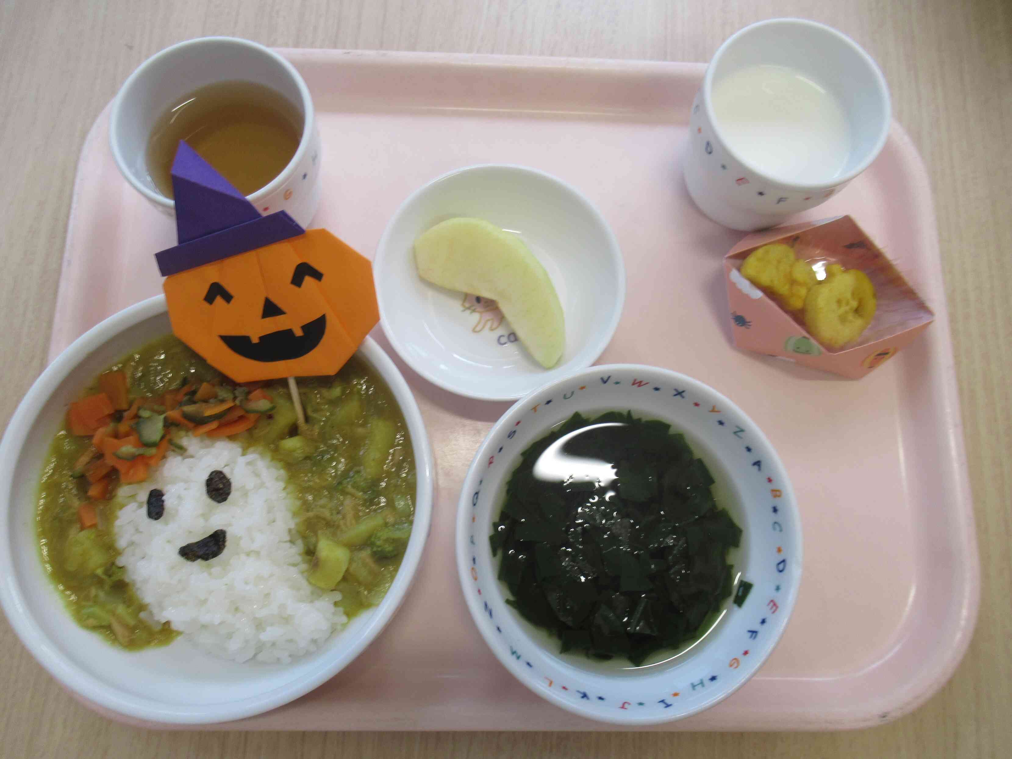 10月23日の給食・おやつ（ハロウィン給食）