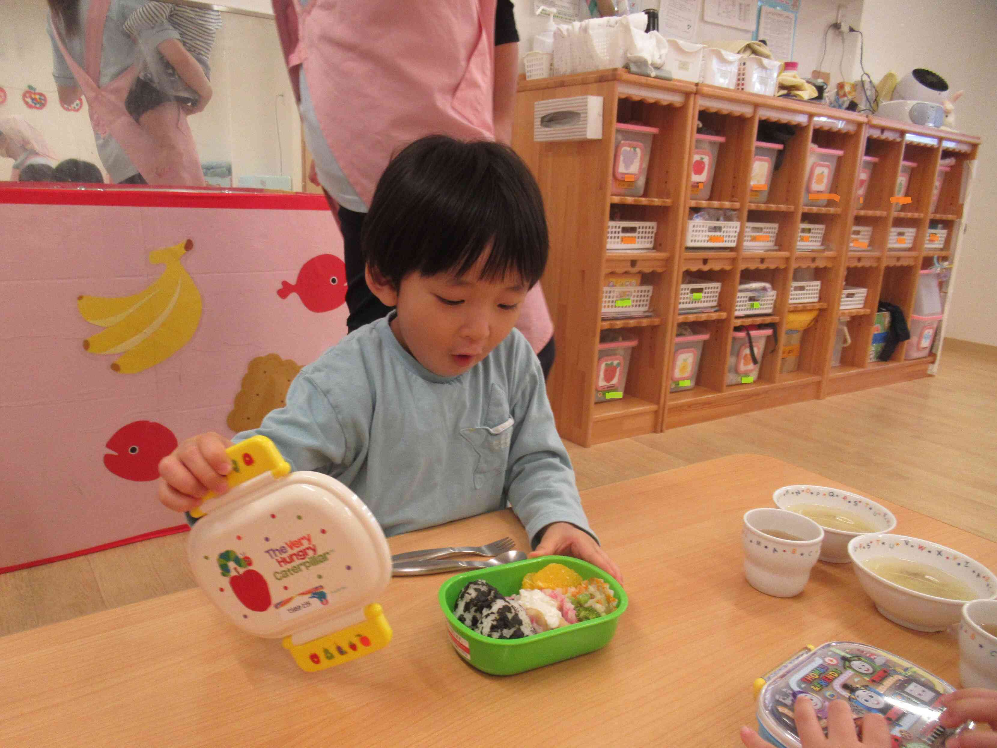 お弁当給食、おいしかったよ（２歳児・うさぎ組）